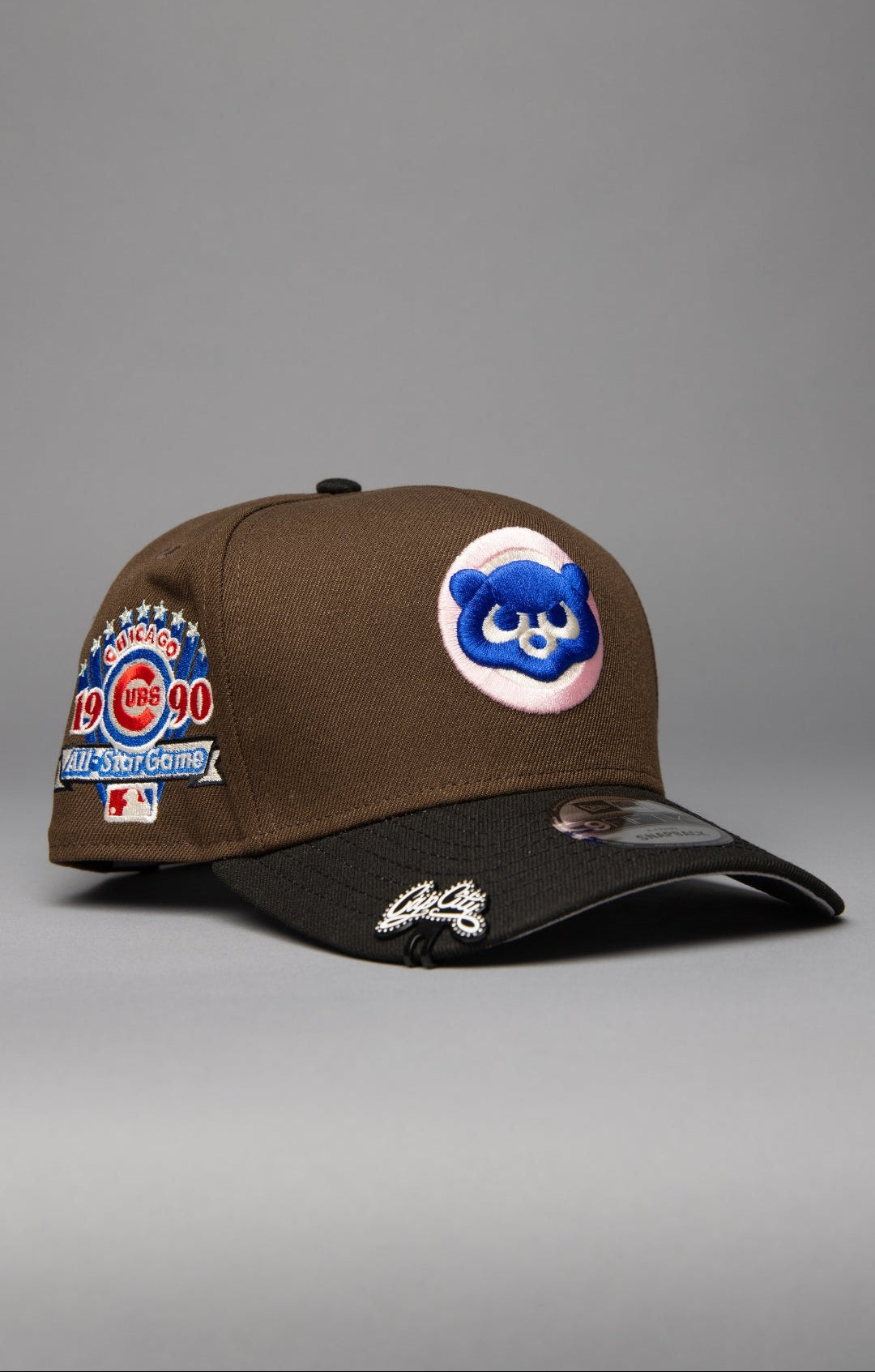 NEW ERA 9FIFTY A-FRAME BROWN/BLACK CHICAGO CUBS SNAPBACK W/ 1990 ALL STAR GAME SIDE PATCH