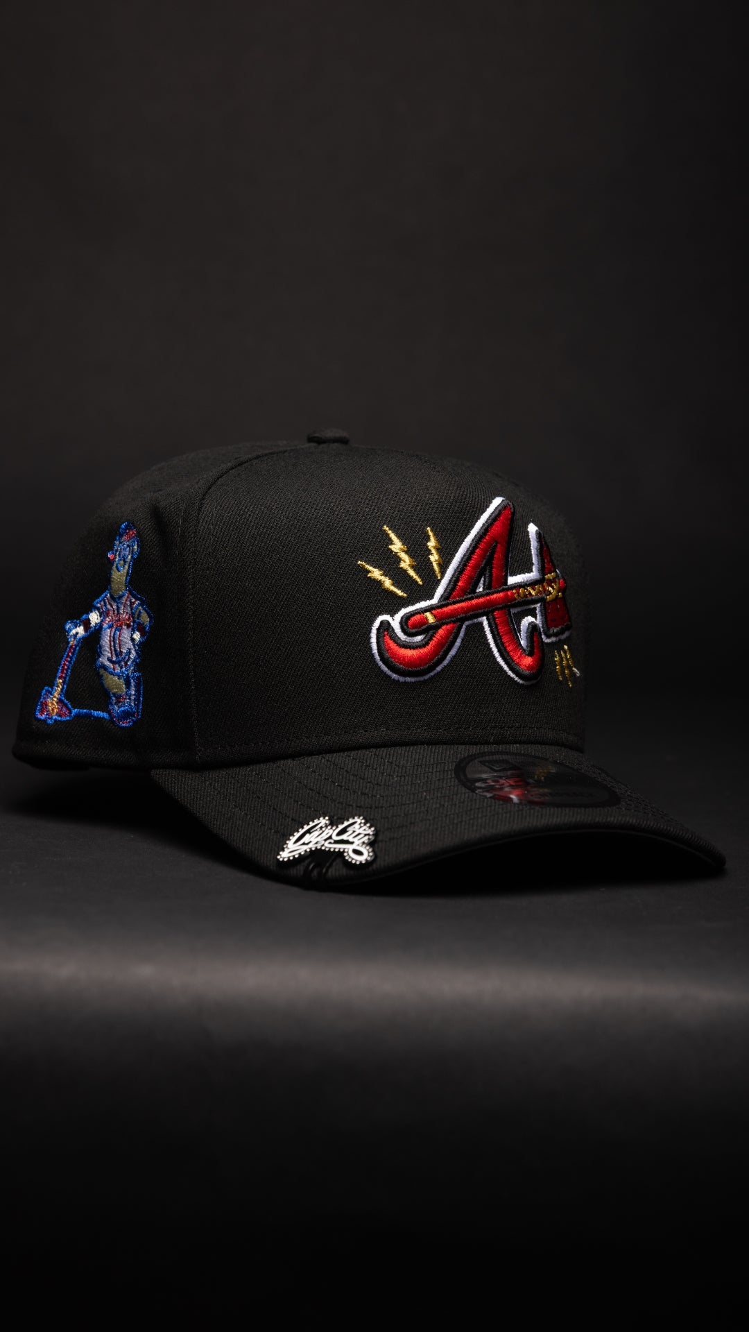 NEW ERA 9FIFTY A-FRAME BLACK ATLANTA BRAVES SNAPBACK W/ MASCOT SIDE PATCH