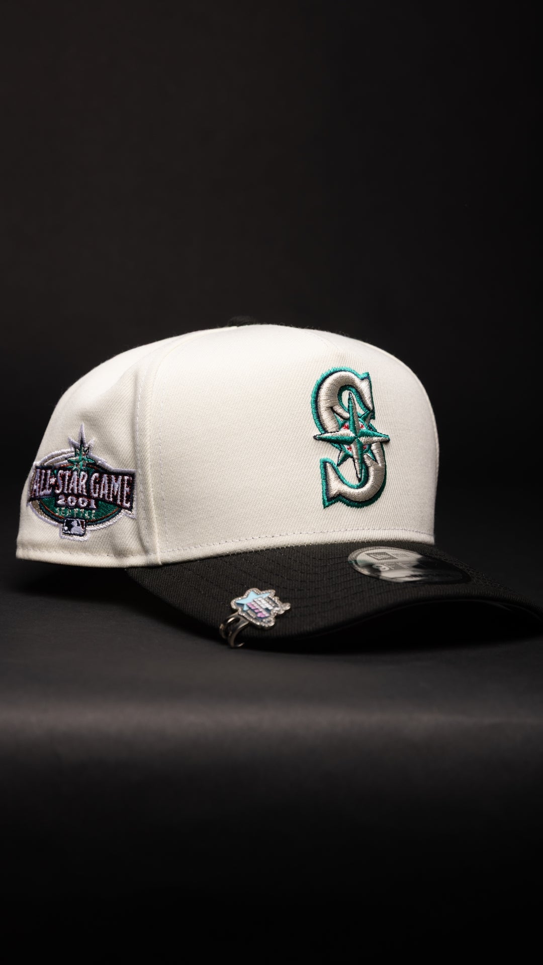 NEW ERA 9FIFTY A-FRAME CHROME/BLACK SEATTLE MARINERS SNAPBACK W/ 2001 ALL STAR GAME SIDE PATCH