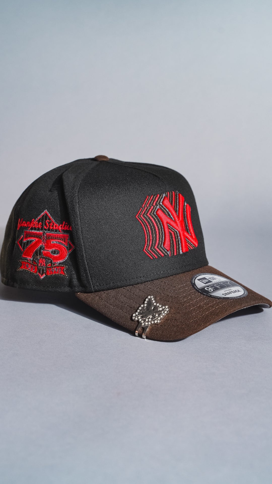 NEW ERA 9FIFTY A-FRAME BLACK/BROWN NEW YORK YANKEES SNAPBACK W/ 75TH ANNIVERSARY SIDE PATCH