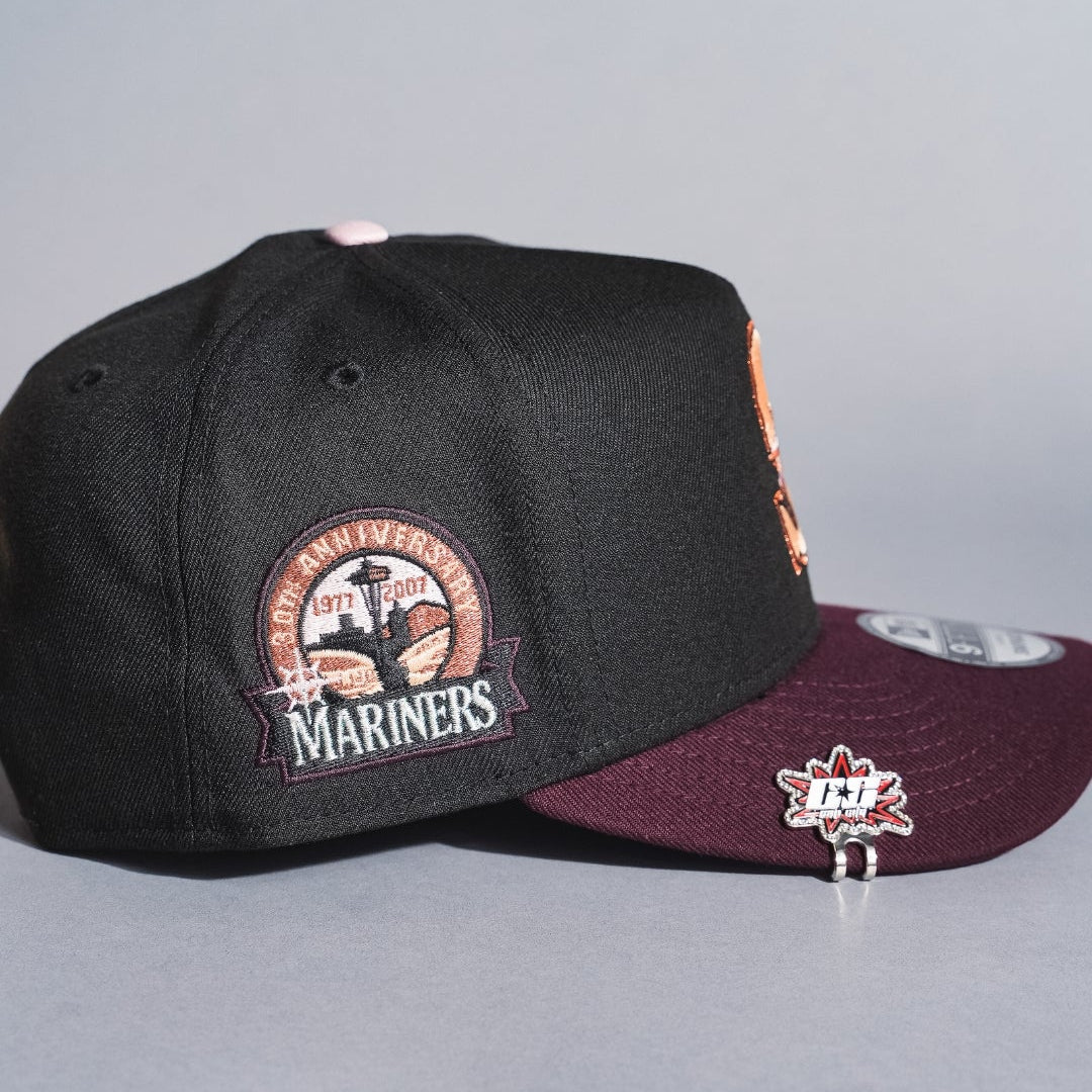 NEW ERA 9FIFTY A-FRAME BLACK/BURGUNDY SEATTLE MARINERS SNAPBACK W/ ANNIVERSARY SIDE PATCH