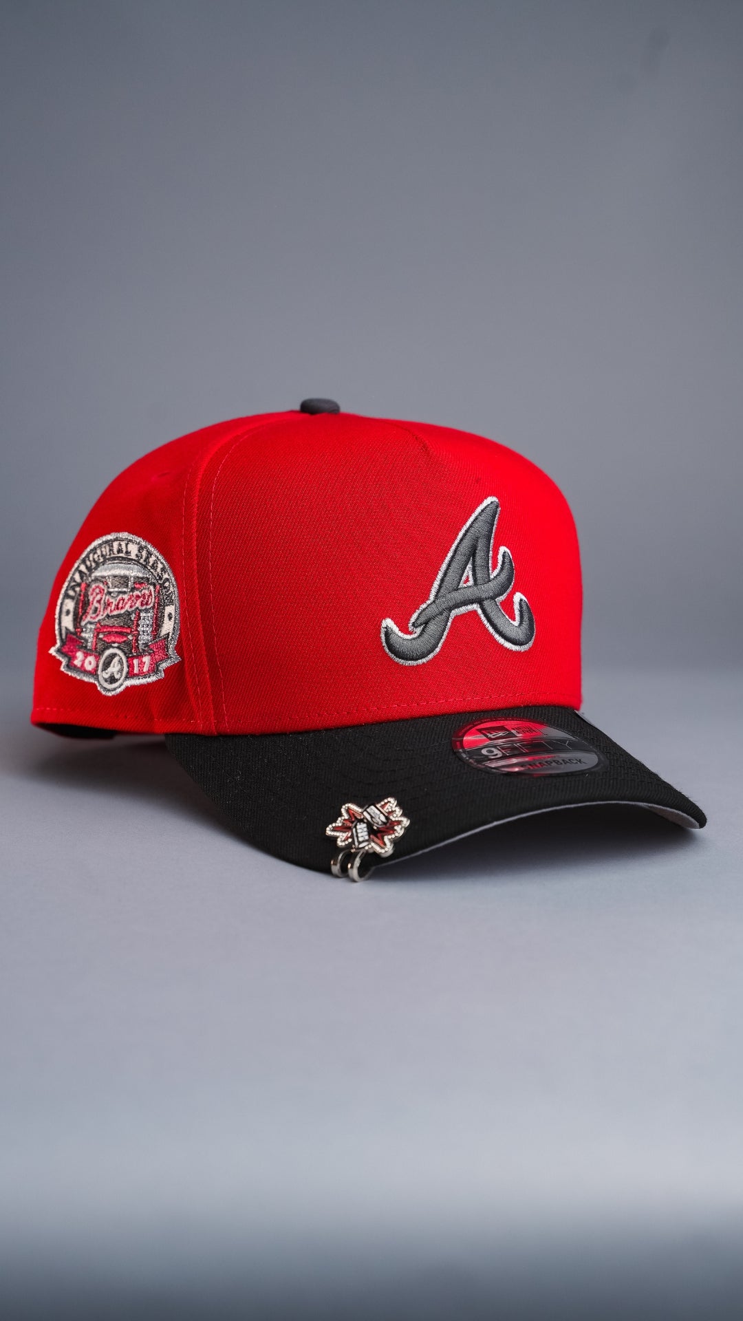 NEW ERA 9FIFTY A-FRAME RED/BLACK ATLANTA BRAVES SNAPBACK W/ 1999 WORLD SERIES SIDE PATCH