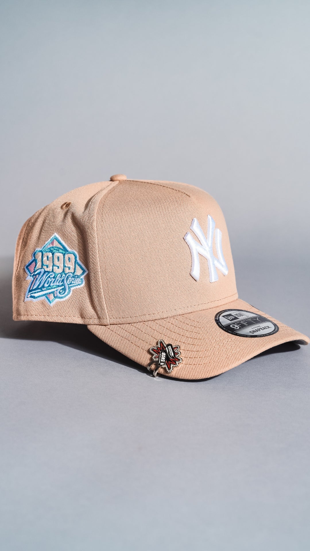 NEW ERA 9FIFTY A-FRAME LIGHT KHAKI NEW YORK YANKEES SNAPBACK W/ 1999 WORLD SERIES SIDE PATCH