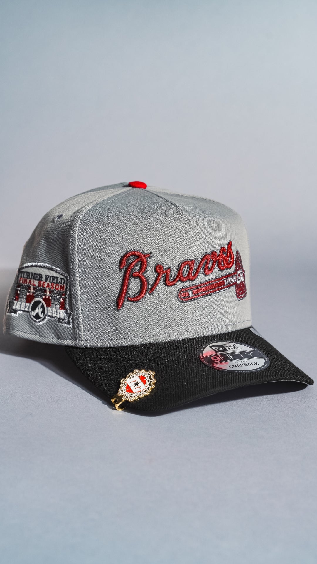 NEW ERA 9FIFTY A-FRAME GREY/BLACK ATLANTA BRAVES SCRIPT SNAPBACK W/ TURNER FIELD SIDE PATCH