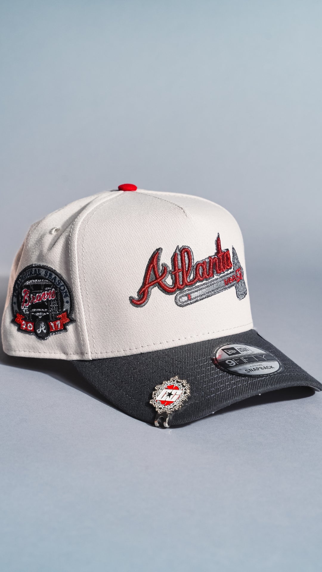 NEW ERA 9FIFTY A-FRAME SMOKE GREY ATLANTA BRAVES SCRIPT SNAPBACK W/ 2017 INAUGURAL SEASON SIDE PATCH