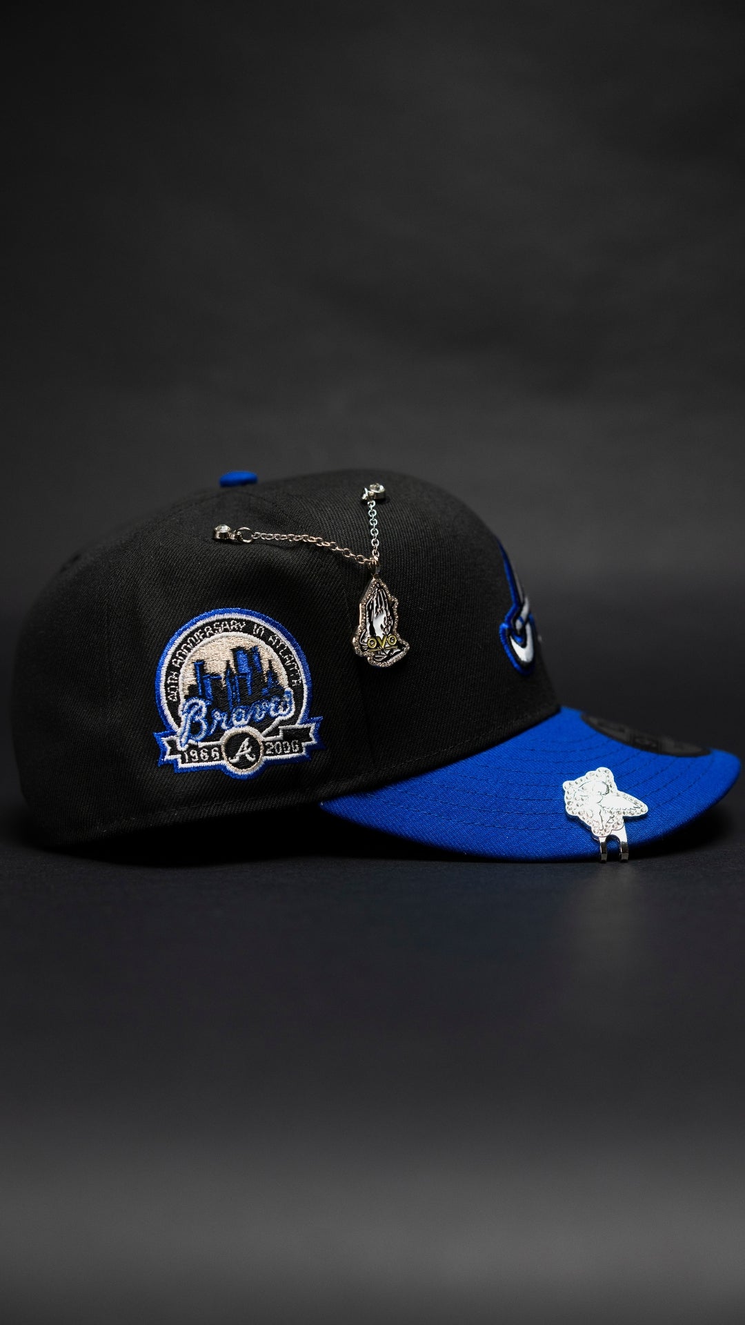 NEW ERA EXCLUSIVE 9FIFTY BLACK/BLUE ATLANTA BRAVES SNAPBACK W/ ANNIVERSARY SIDE PATCH