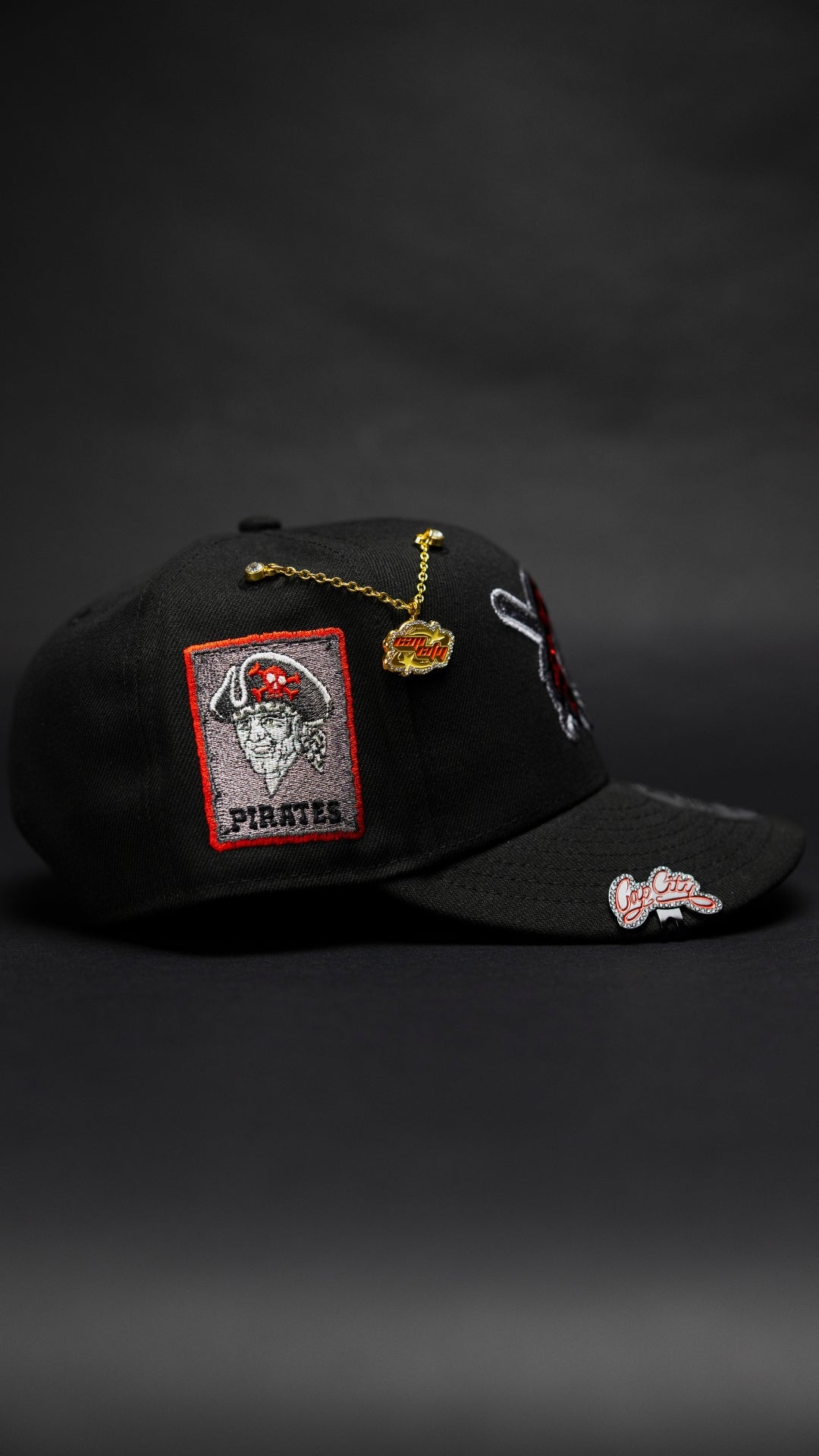 NEW ERA EXCLUSIVE 9FIFTY BLACK PITTSBURGH PIRTAES SNAPBACK W/ PIRATES LOGO SIDE PATCH