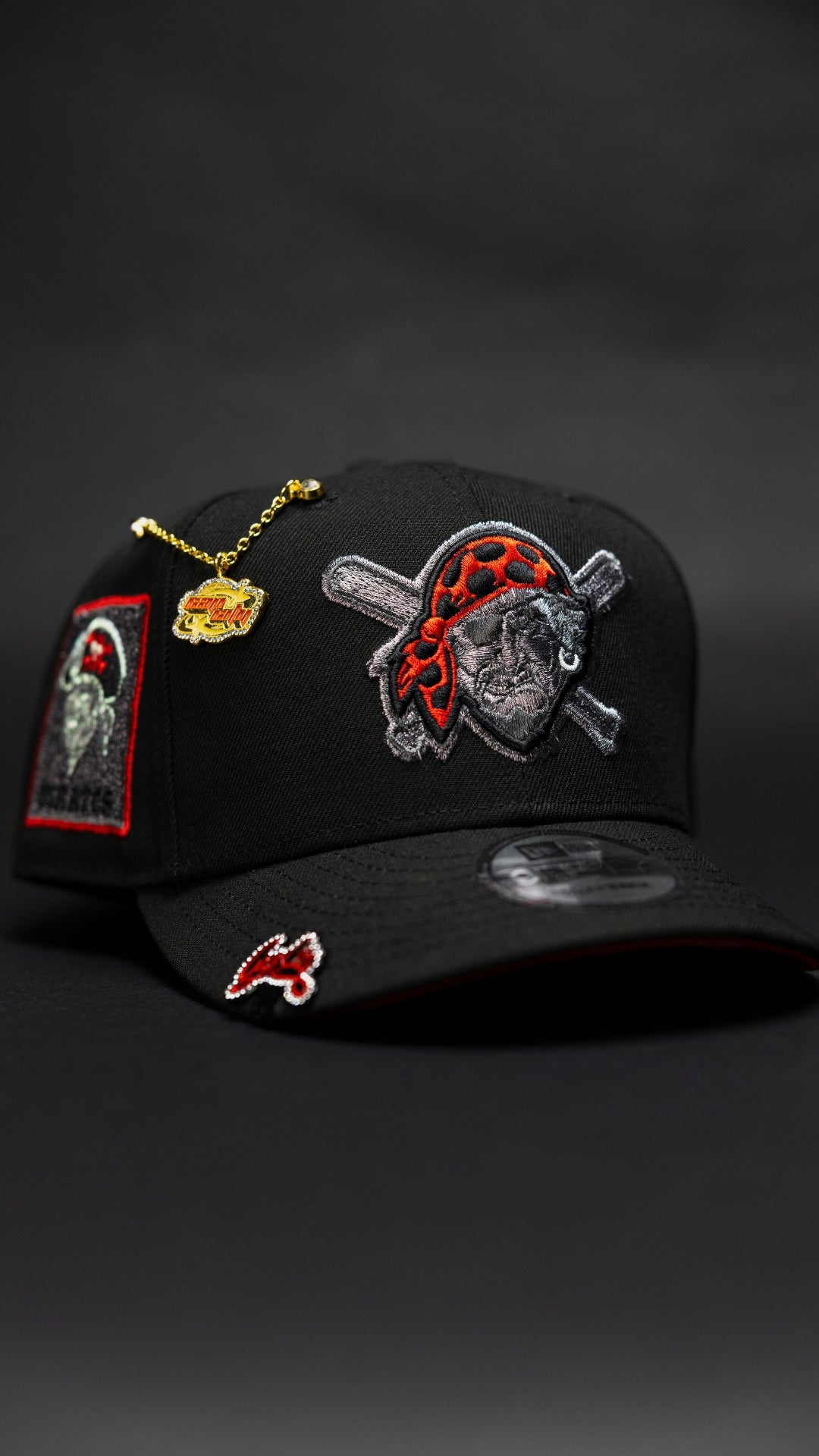NEW ERA EXCLUSIVE 9FIFTY BLACK PITTSBURGH PIRTAES SNAPBACK W/ PIRATES LOGO SIDE PATCH