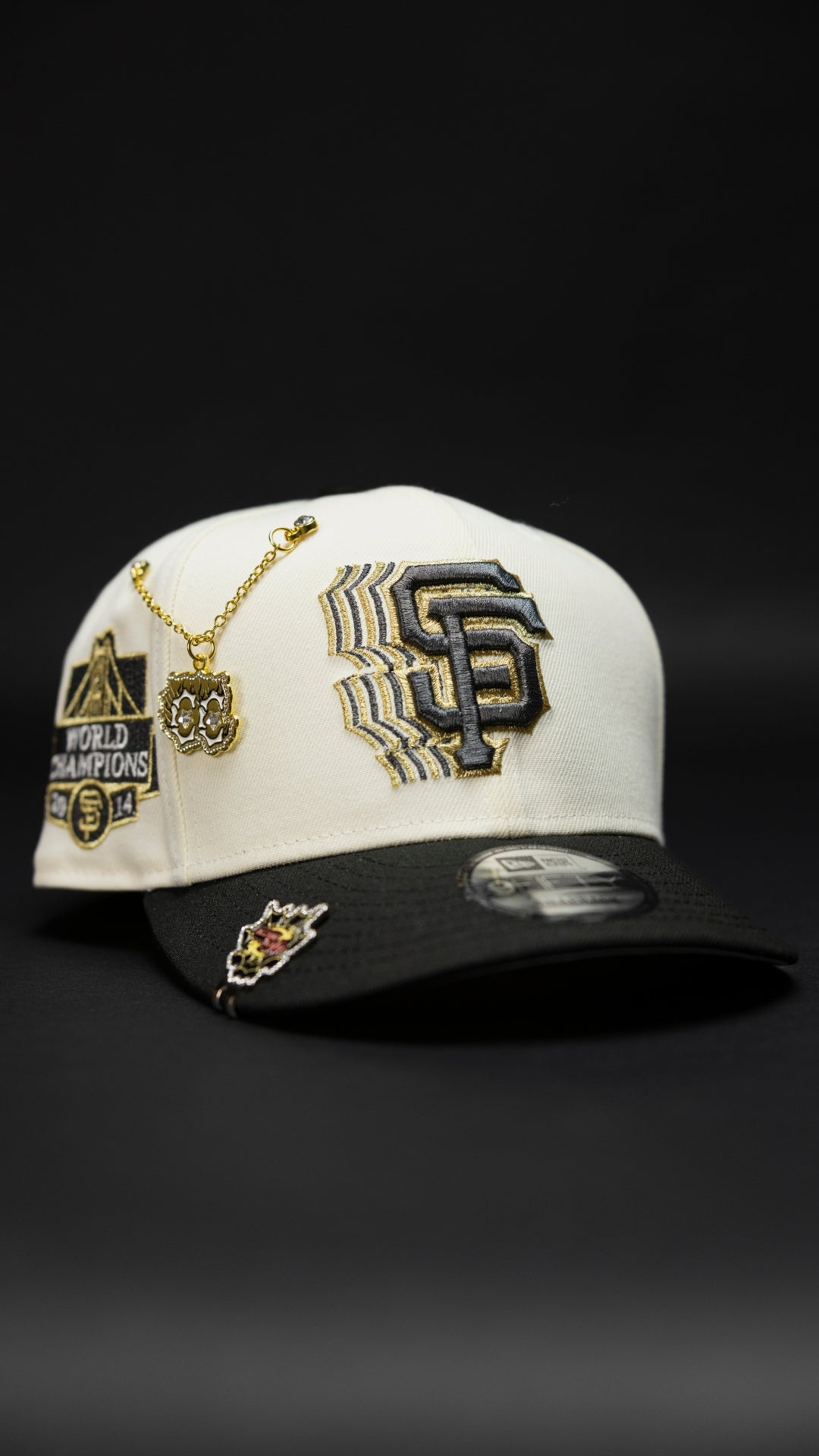 NEW ERA EXCLUSIVE 9FIFTY CHROME/BLACK SAN FRANCISCO GIANTS SNAPBACK W/ WORLD CHAMPIONS SIDE PATCH