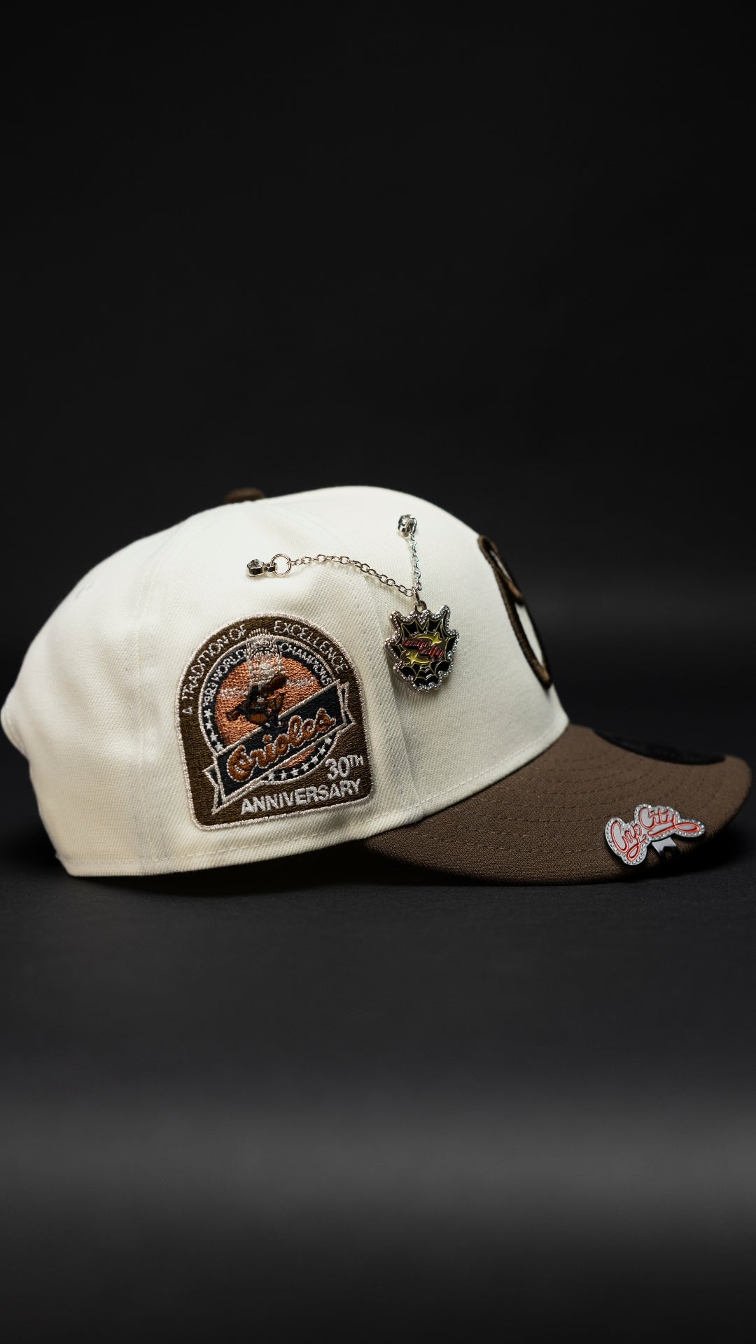 NEW ERA EXCLUSIVE 9FIFTY CHROME/BROWN BALTIMORE ORIOLES SNAPBACK W/ 30TH ANNIVERSARY SIDE PATCH