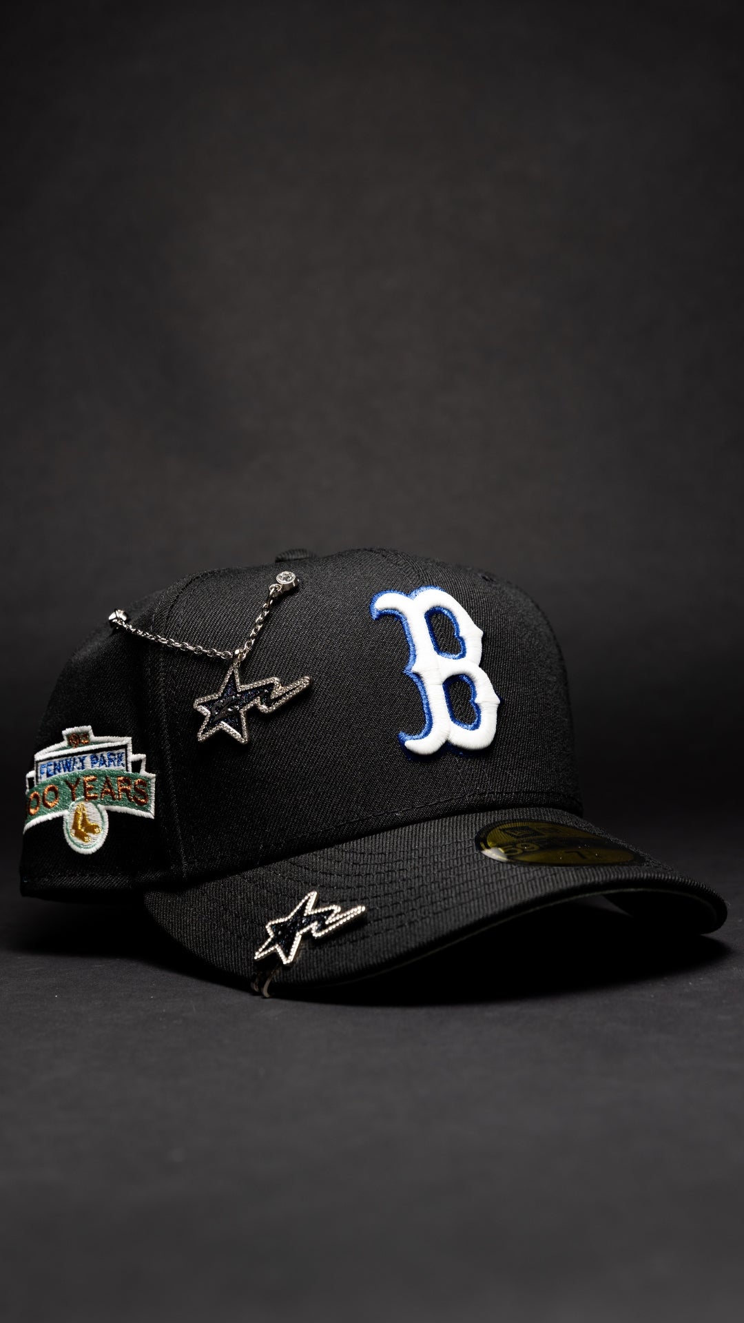 NEW ERA EXCLUSIVE 59FIFTY BLACK BOSTON RED SOX W/ YEARS SIDE PATCH