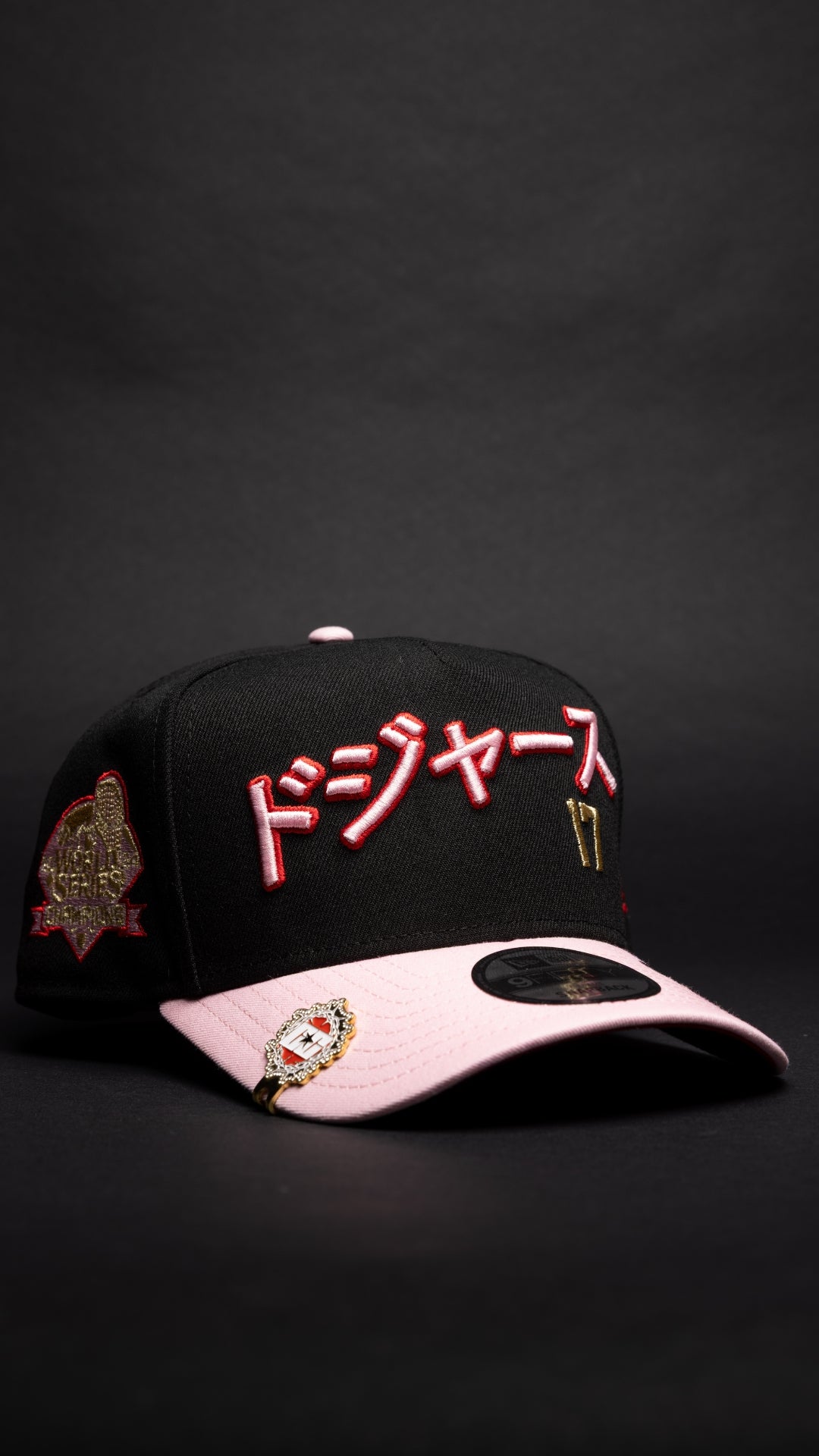 NEW ERA 9FIFTY A-FRAME BLACK/PINK LOS ANGELES DODGERS JAPANESE SCRIPT W/ WORLD SERIES CHAMPIONS SIDE PATCH