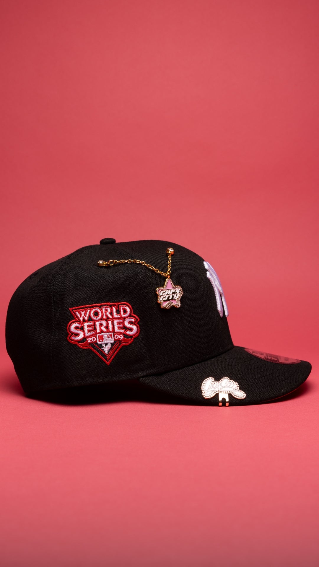 NEW ERA EXCLUSIVE 9FIFTY BLACK NEW YORK YANKEES SNAPBACK W/ RED ROSE + 2009 WORLD SERIES SIDE PATCH