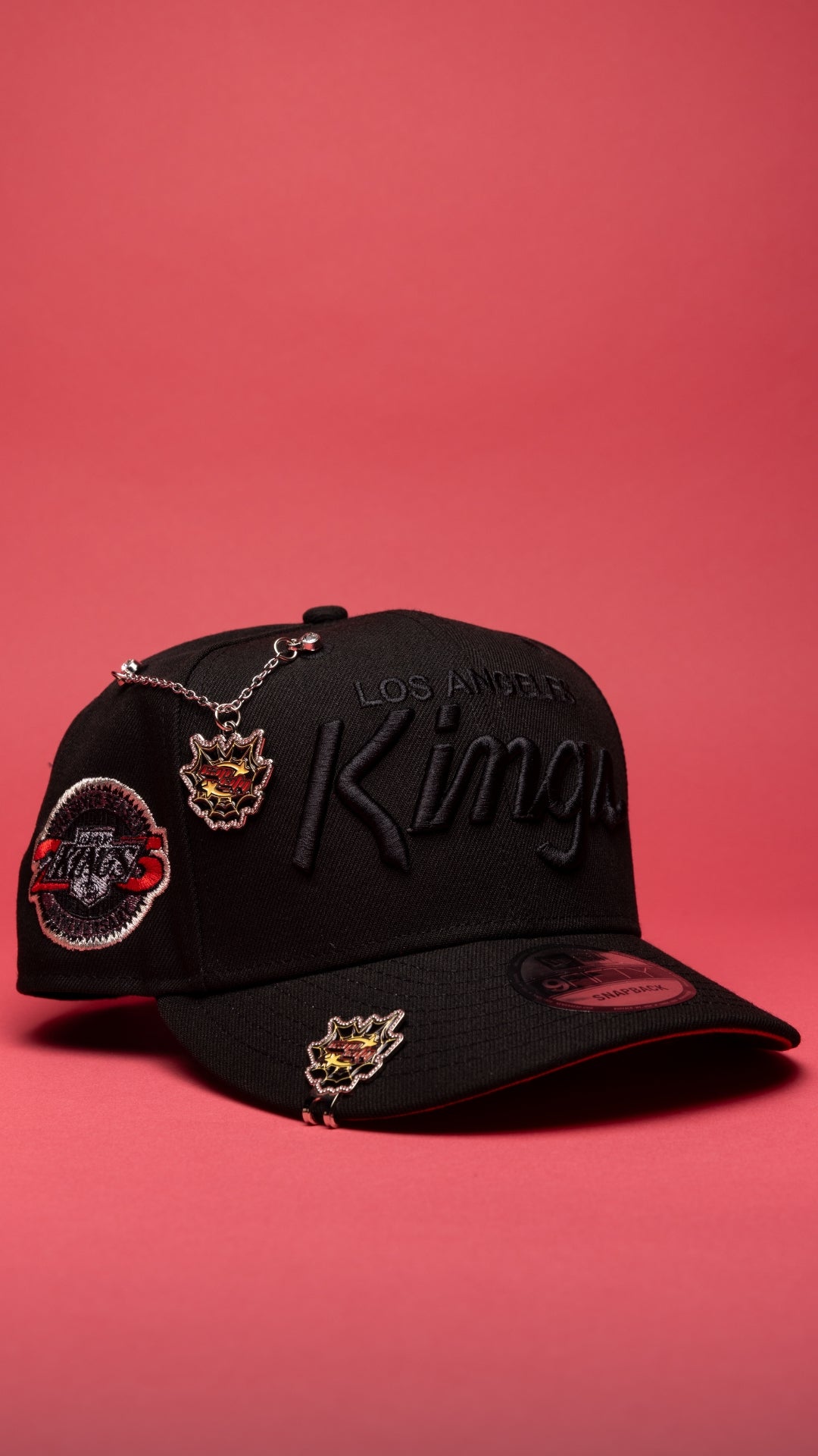 NEW ERA EXCLUSIVE 9FIFTY BLACKED OUT LOS ANGELES KINGS SCRIPT SNAPBACK W/ 25TH ANNIVERSARY SIDE PATCH