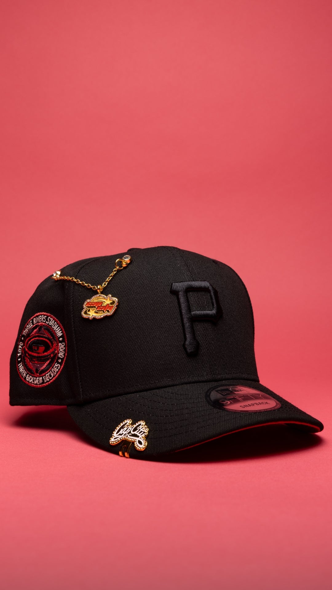 NEW ERA EXCLUSIVE 9FIFTY BLACKED OUT PITTSBURGH PIRATES SNAPBACK W/ THREE RIVES STADIUM SIDE PATCH