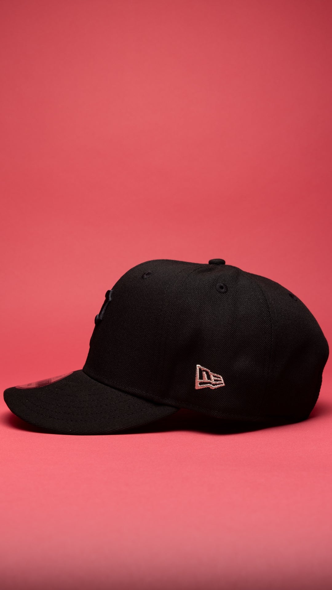 NEW ERA EXCLUSIVE 9FIFTY BLACKED OUT PITTSBURGH PIRATES SNAPBACK W/ THREE RIVES STADIUM SIDE PATCH