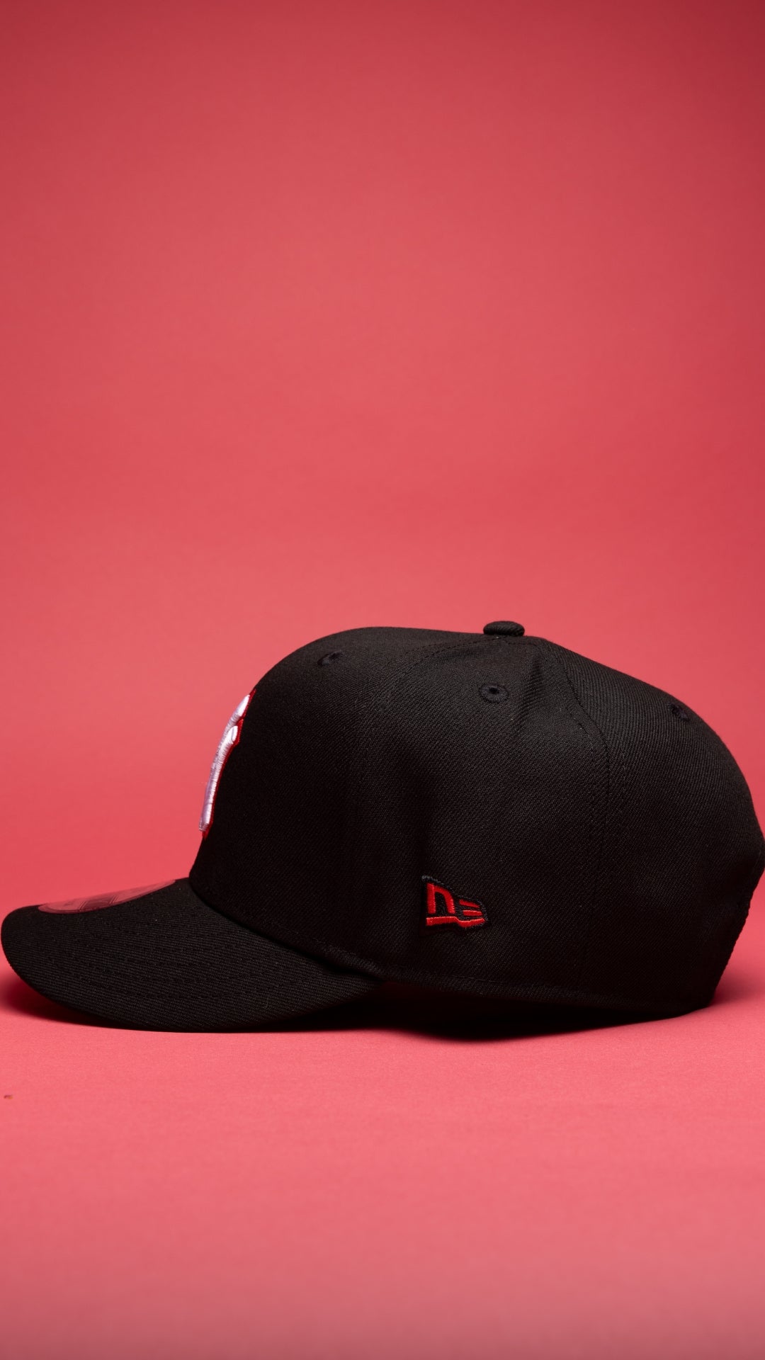 NEW ERA EXCLUSIVE 9FIFTY BLACK NEW YORK YANKEES SNAPBACK W/ 1999 WORLD SERIES SIDE PATCH