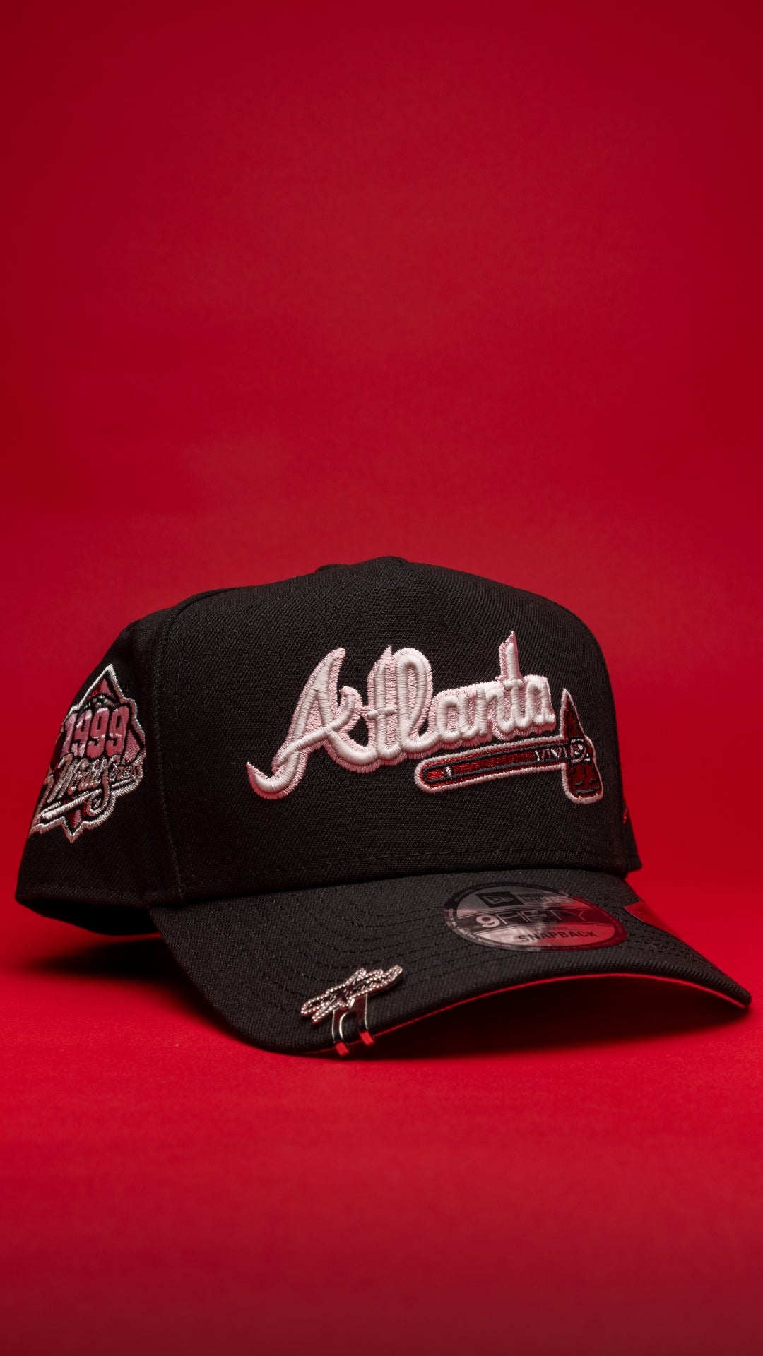 NEW ERA 9FIFTY A-FRAME BLACK ATLANTA BRAVES SCRIPT SNAPBACK W/ 1999 WORLD SERIES SIDE PATCH
