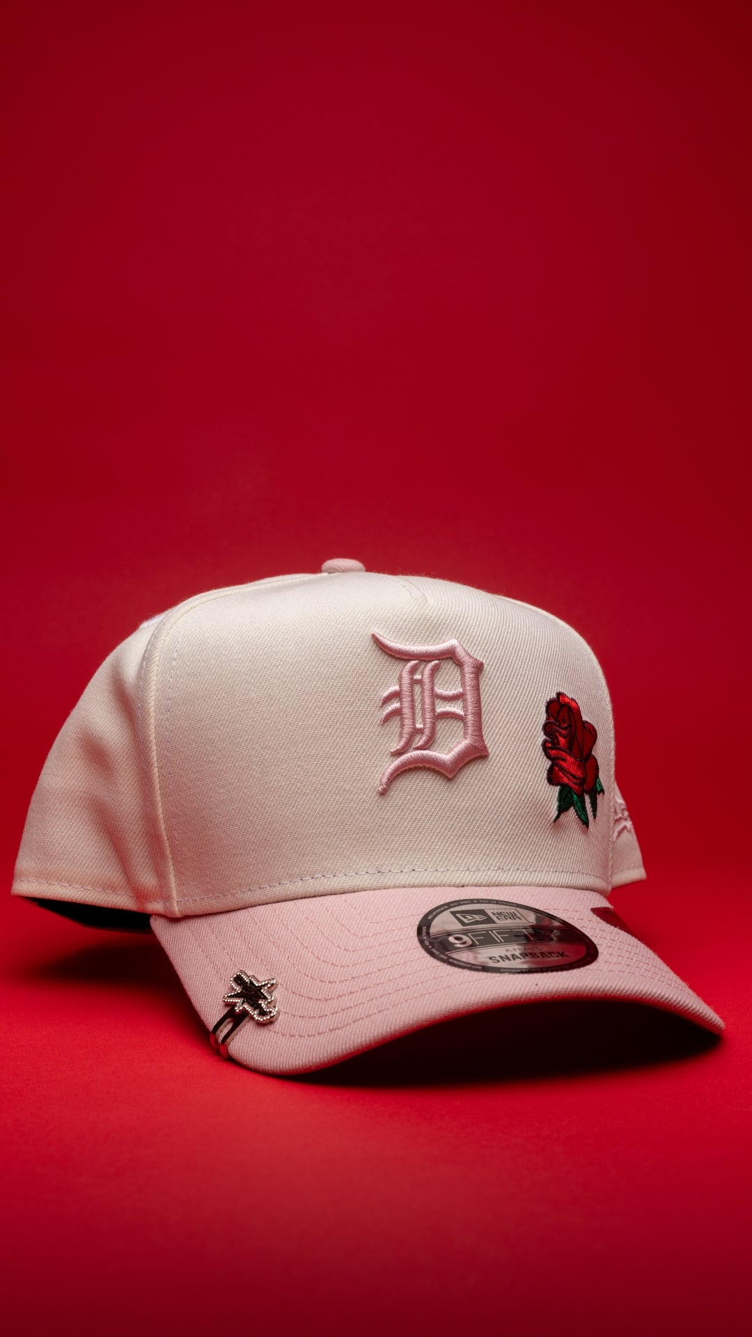 NEW ERA 9FIFTY A-FRAME CHROME/PINK DETROIT TIGERS TWO TONE SNAPBACK