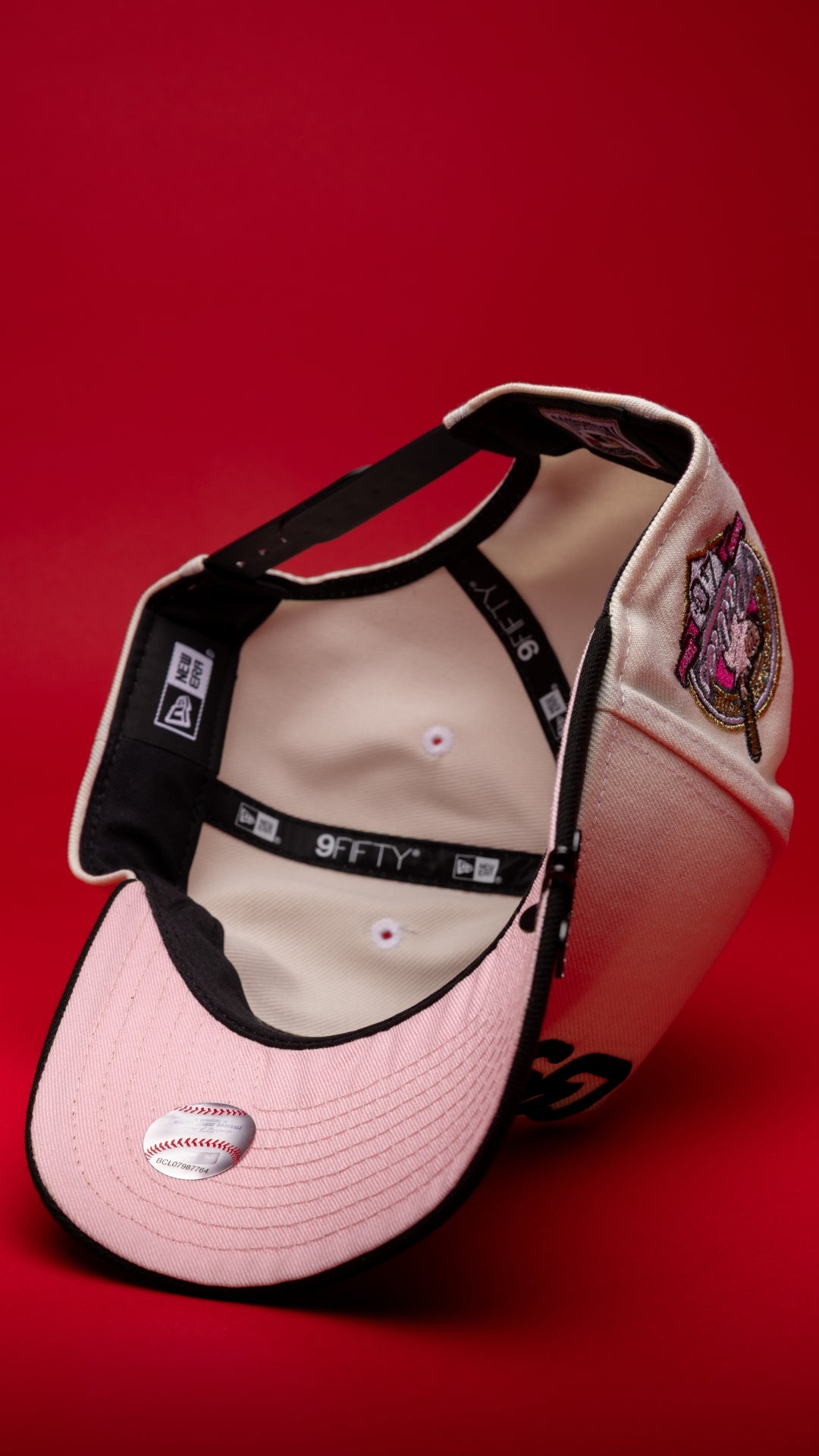 NEW ERA 9FIFTY A-FRAME CHROME/BLACK SAN DIEGO PADRES SNAPBACK W/ RED ROSES + 40TH ANNIVERSARY SIDE PATCH