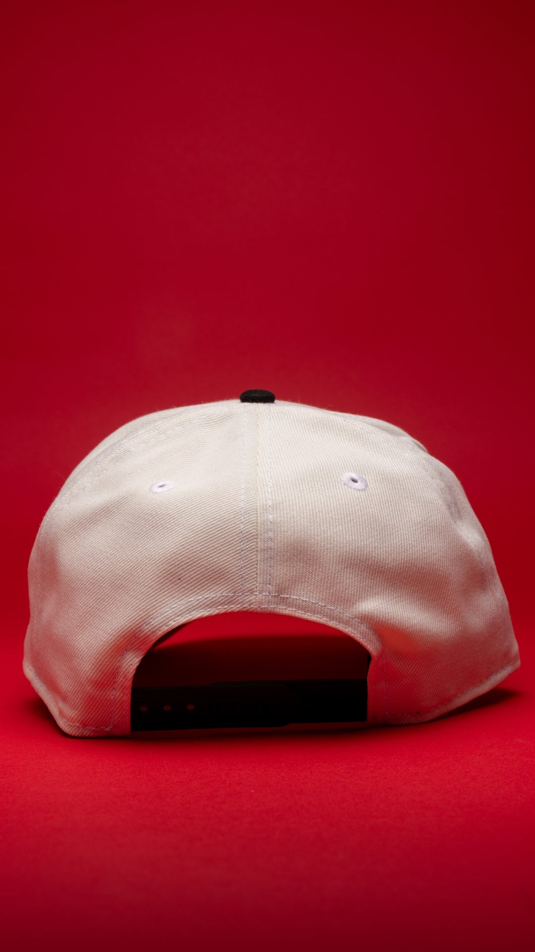 NEW ERA 9FIFTY A-FRAME CHROME/BLACK SAN DIEGO PADRES SNAPBACK W/ RED ROSES + 40TH ANNIVERSARY SIDE PATCH