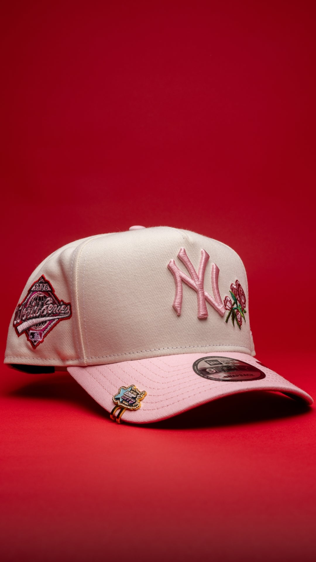 NEW ERA 9FIFTY A-FRAME CHROME/PNK NEW YORK YANKEES SNAPBACK W/ ROSES + 1999 WORLD SERIES SIDE PATCH