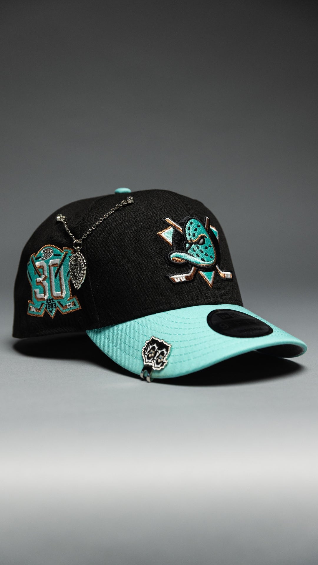 NEW ERA EXCLUSIVE 9FIFTY BLACK/TEAL ANAHEIM DUCKS SNAPBACK W/ 30TH ANNIVERSARY SIDE PATCH
