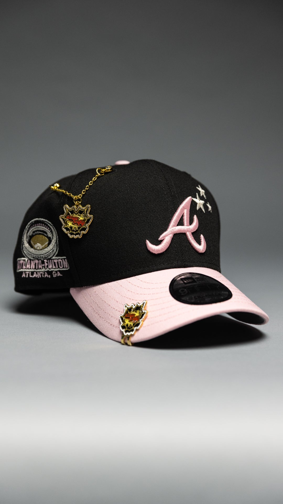 NEW ERA EXCLUSIVE 9FIFTY BLACK/PINK ATLANTA BRAVES SNAPBACK W/ 2000 ALL STAR GAME SIDE PATCH