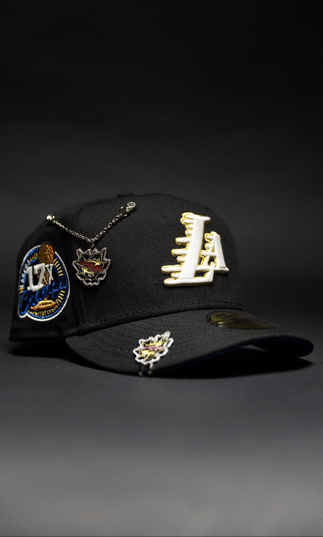NEW ERA EXCLUSIVE 59FIFTY BLACK LOS ANGELES LAKERS W/ 17X CHAMPIONS SIDE PATCH