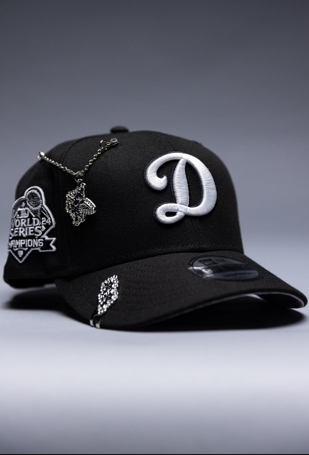 NEW ERA EXCLUSIVE 9FIFTY BLACK LOS ANGELES DODGERS SNAPBACK W/ 2024 WORLD SERIES CHAMPIONS SIDE PATCH