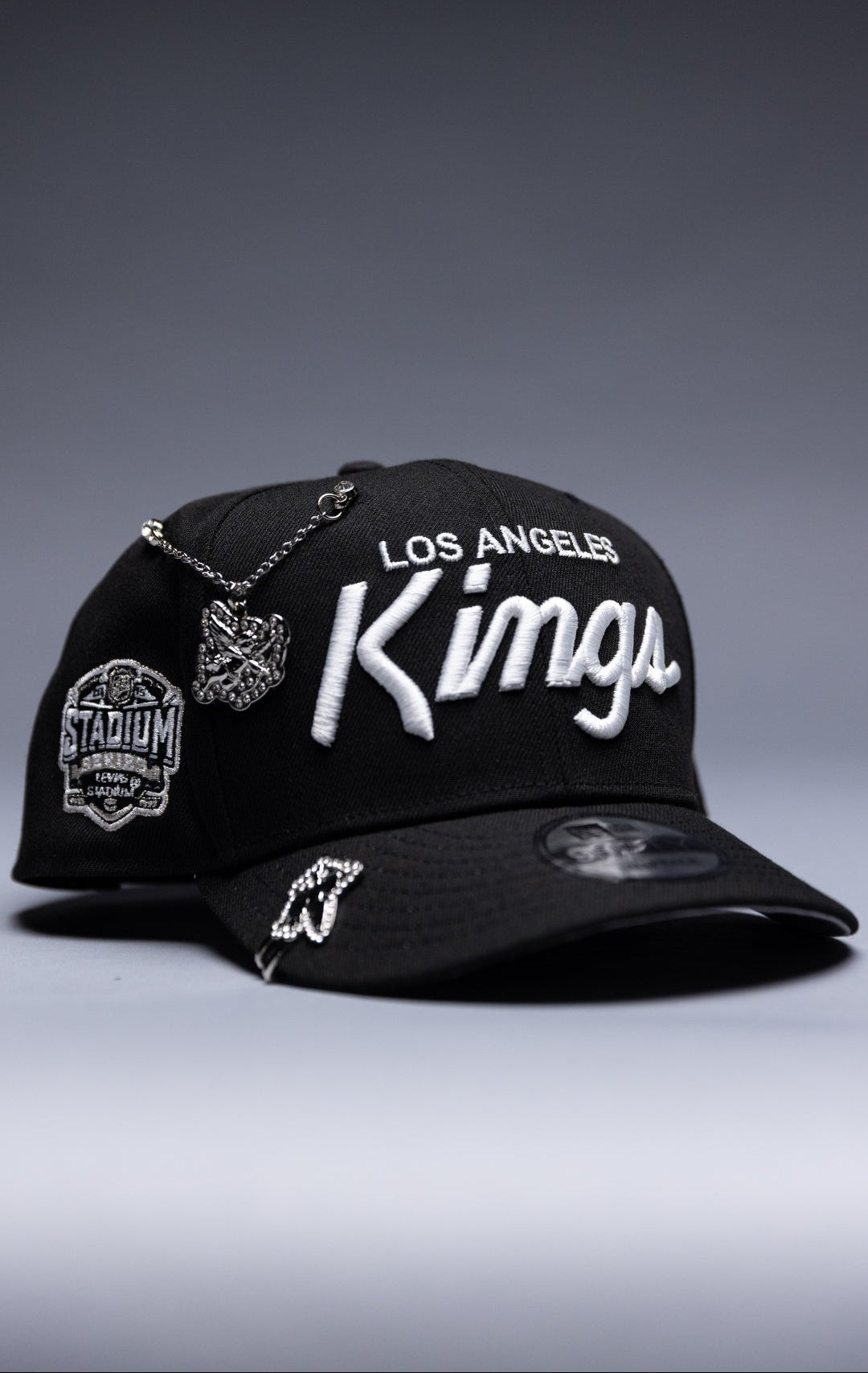 NEW ERA EXCLUSIVE 9FIFTY BLACK LOS ANGELES KINGS SCRIPT SNAPBACK W/ STADIUM SIDE PATCH