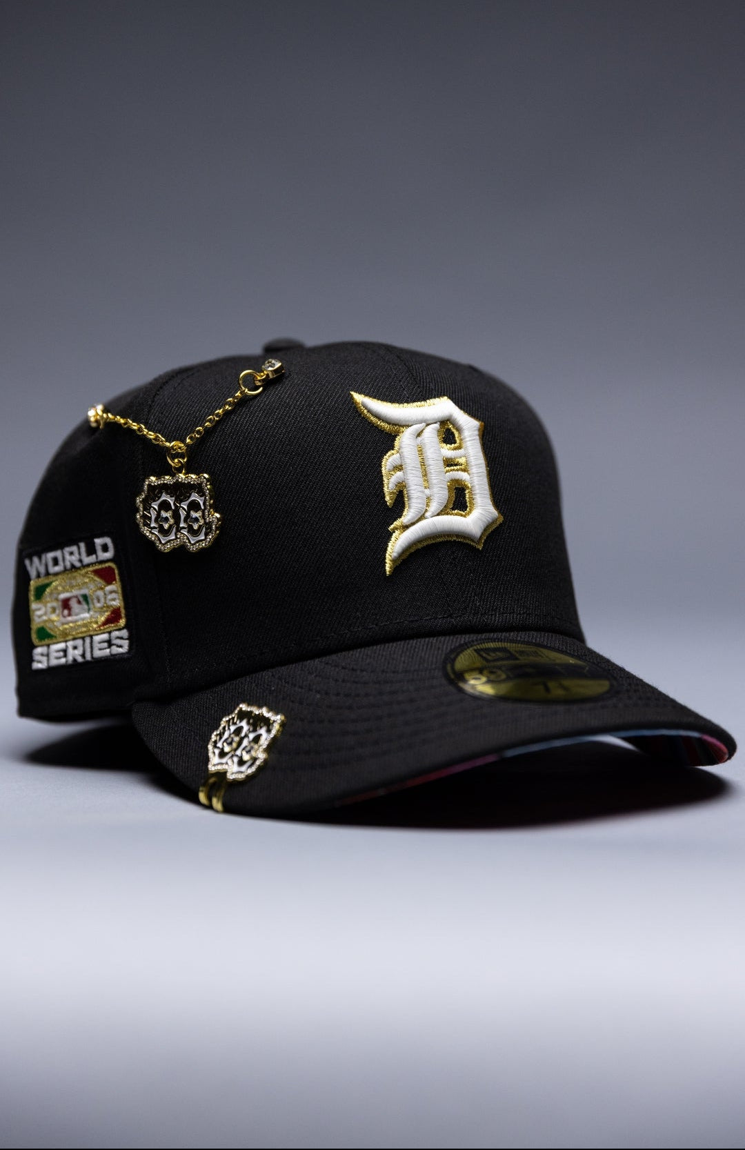 NEW ERA EXCLUSIVE 59FIFTY BLACK DETROIT TIGERS W/ WORLD SERIES SIDE PATCH