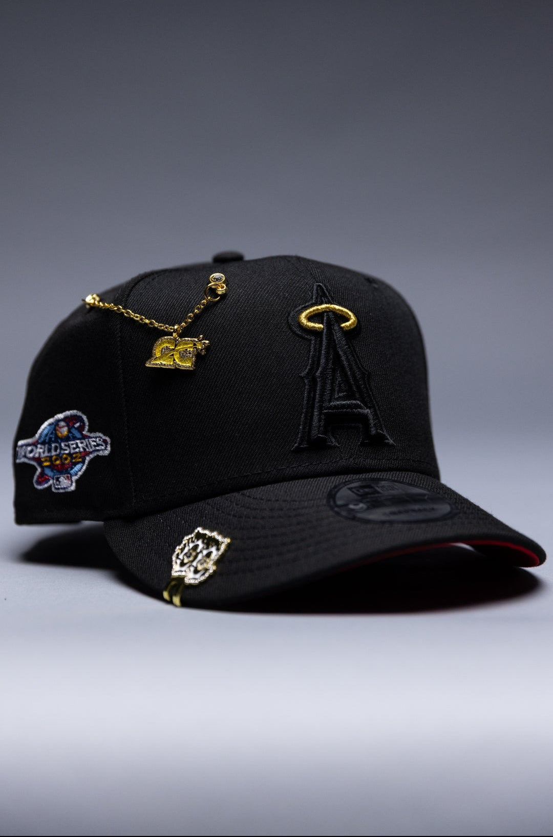 NEW ERA EXCLUSIVE 9FIFTY BLACKED OUT ANAHEIM ANGELS SNAPBACK W/ WORLD SERIES SIDE PATCH