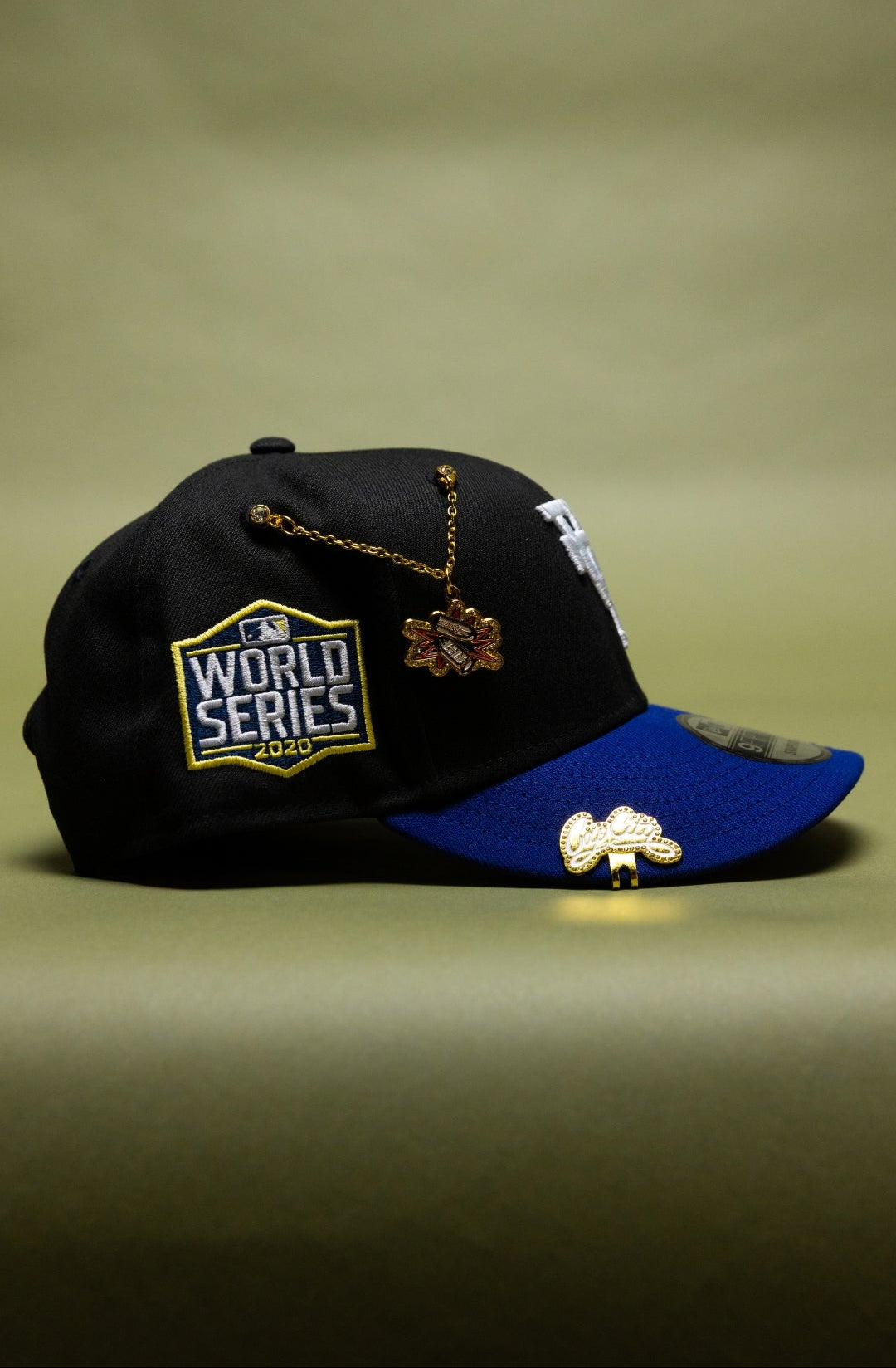 NEW ERA EXCLUSIVE 9FIFTY BLACK/BLUE UPSIDE DOWN LOS ANGELES DODGERS SNAPBACK W/ 2020 WORLD SERIES SIDE PATCH