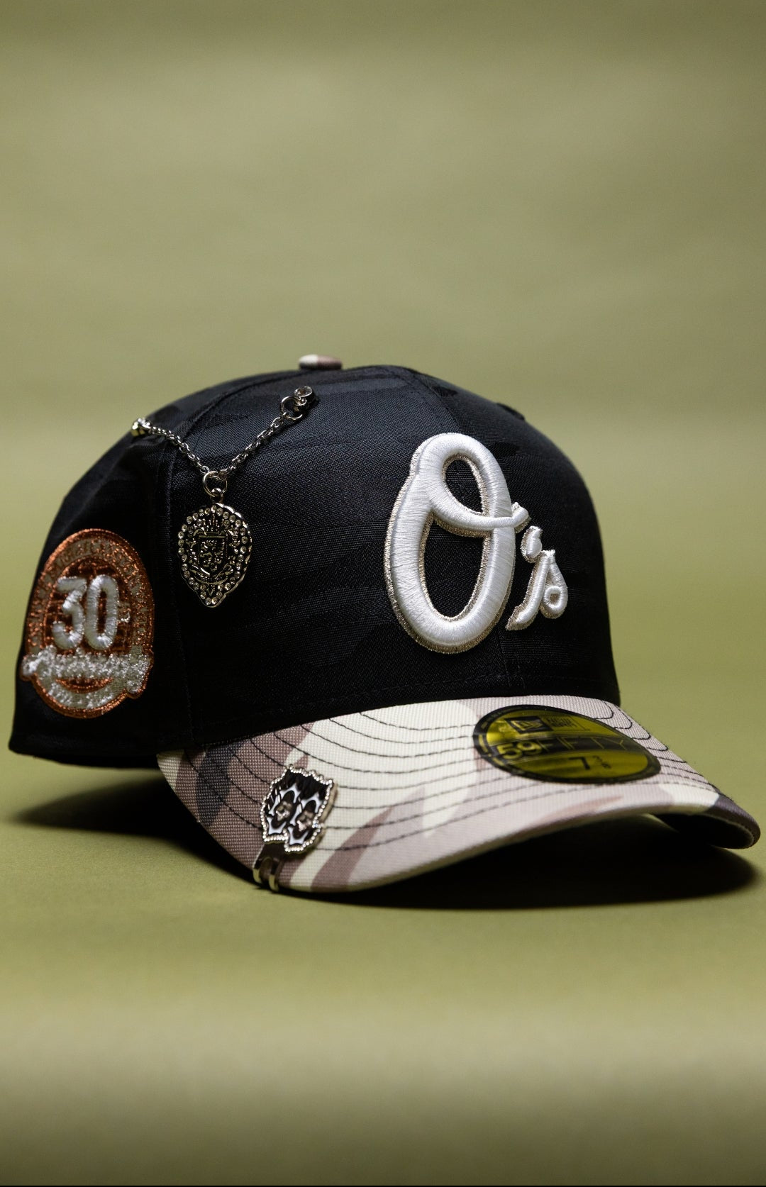 NEW ERA EXCLUSIVE 59FIFTY BLACK CAMO BALTIMORE ORIOLES W/ 30TH ANNIVERSRAY SIDE PATCH