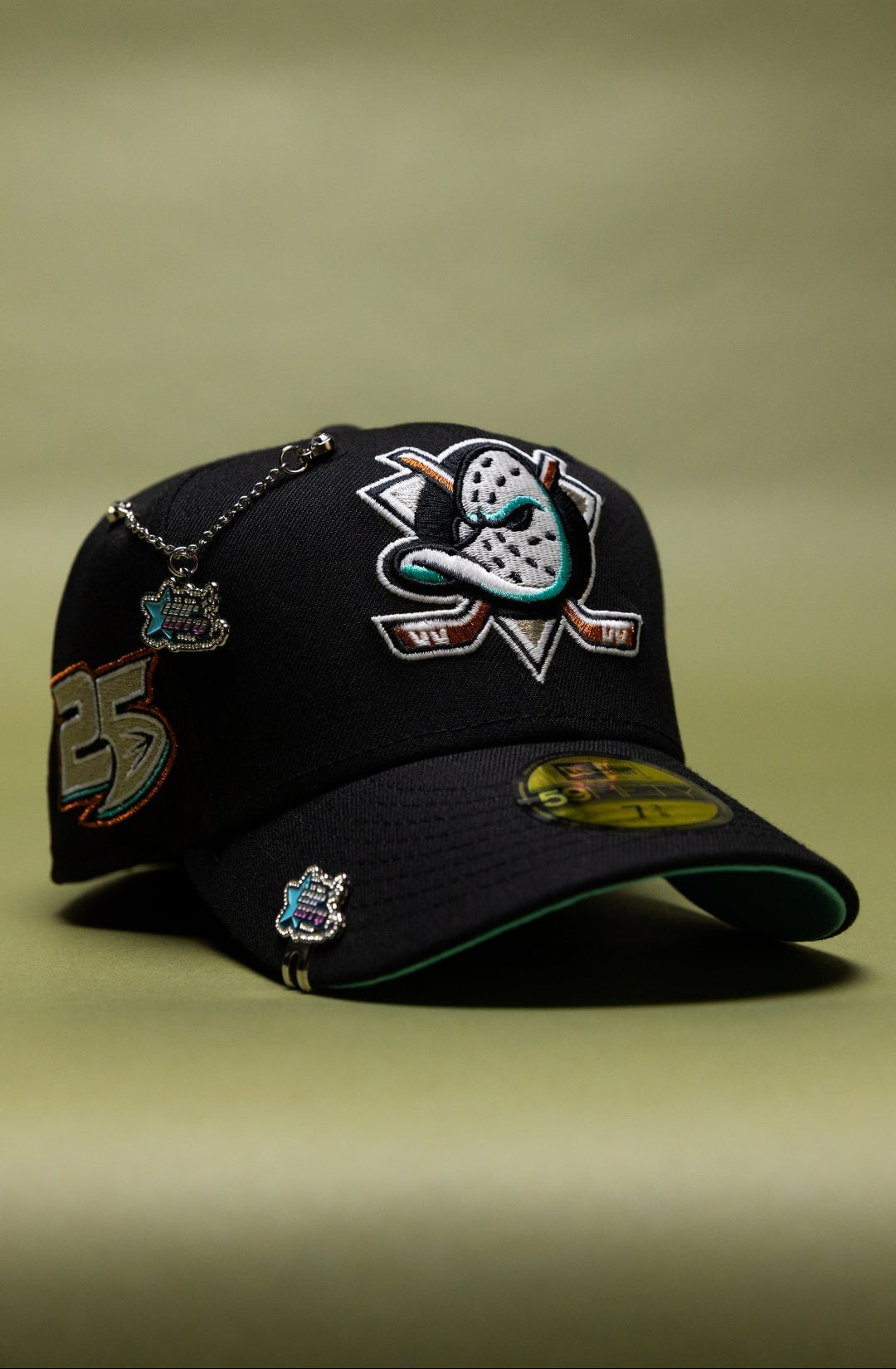 NEW ERA EXCLUSIVE 59FIFTY BLACK ANAHEIM DUCKS W/ 25TH ANNIVERSARY SIDE PATCH