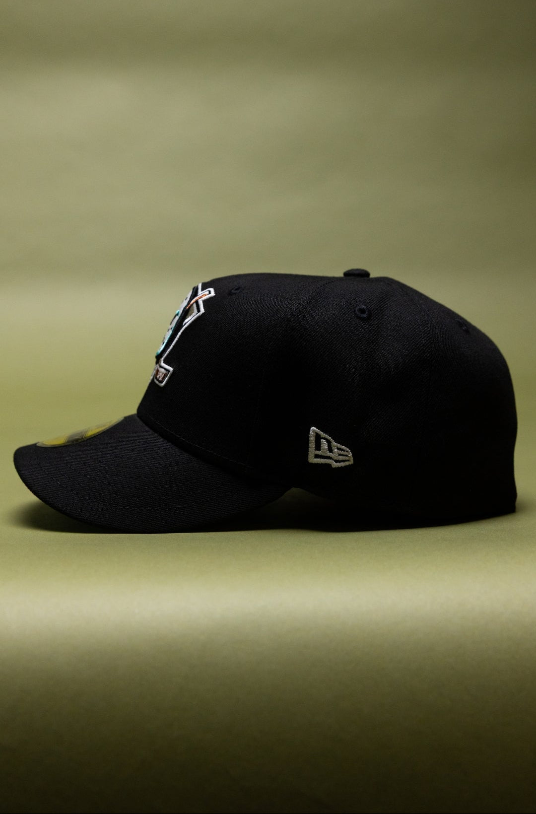 NEW ERA EXCLUSIVE 59FIFTY BLACK ANAHEIM DUCKS W/ 25TH ANNIVERSARY SIDE PATCH