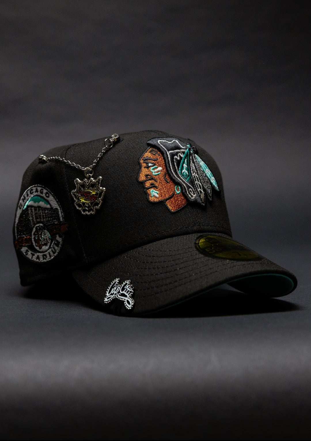 NEW ERA EXCLUSIVE 59FIFTY BLACK CHICAGO BLACKHAWKS W/ CHICAGO STADIUM SIDE PATCH