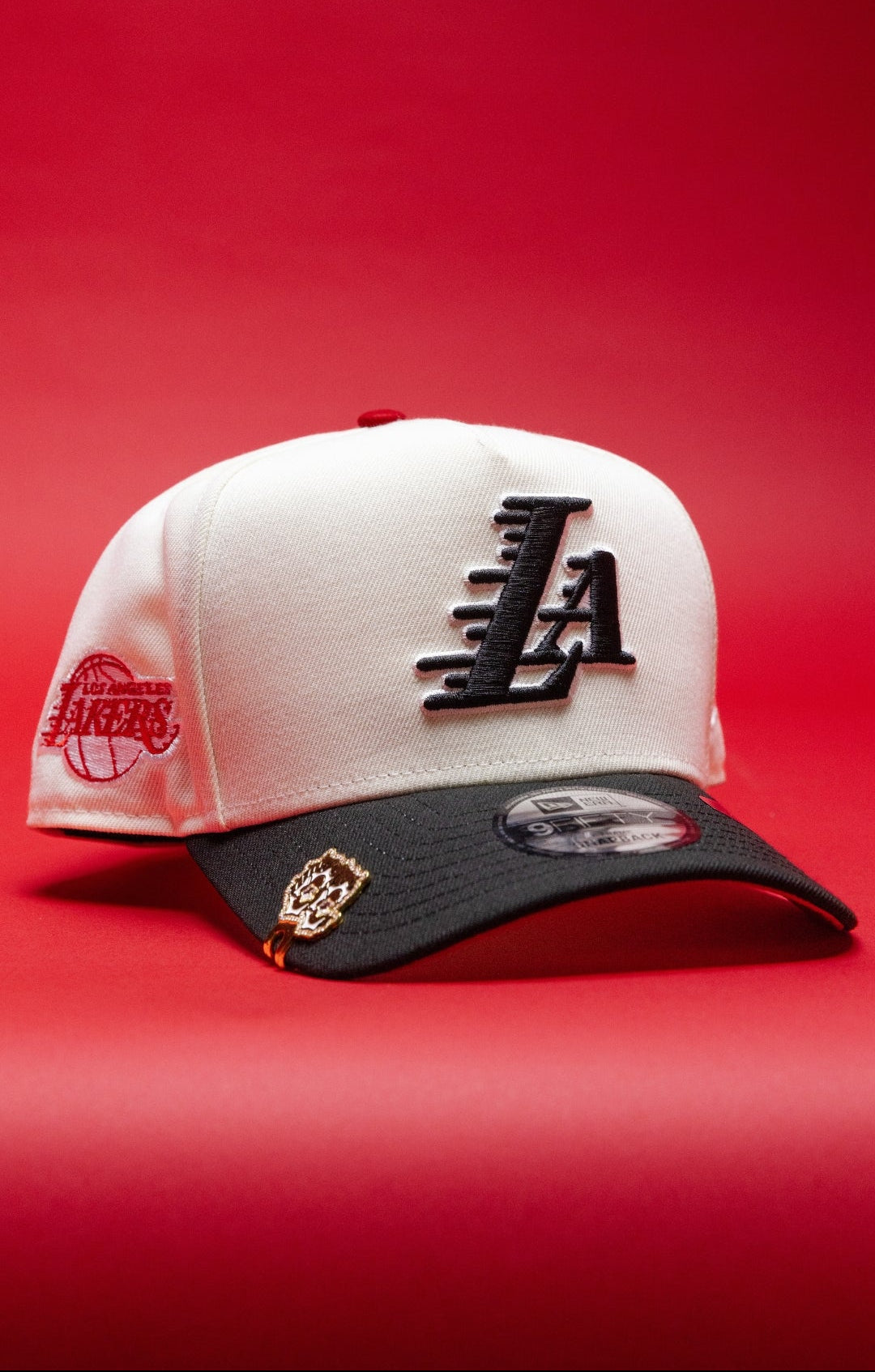 NEW ERA 9FIFTY A-FRAME CHROME/BLACK LOS ANGELES LAKERS SNAPBACK W/ LAKERS LOGO SIDE PATCH