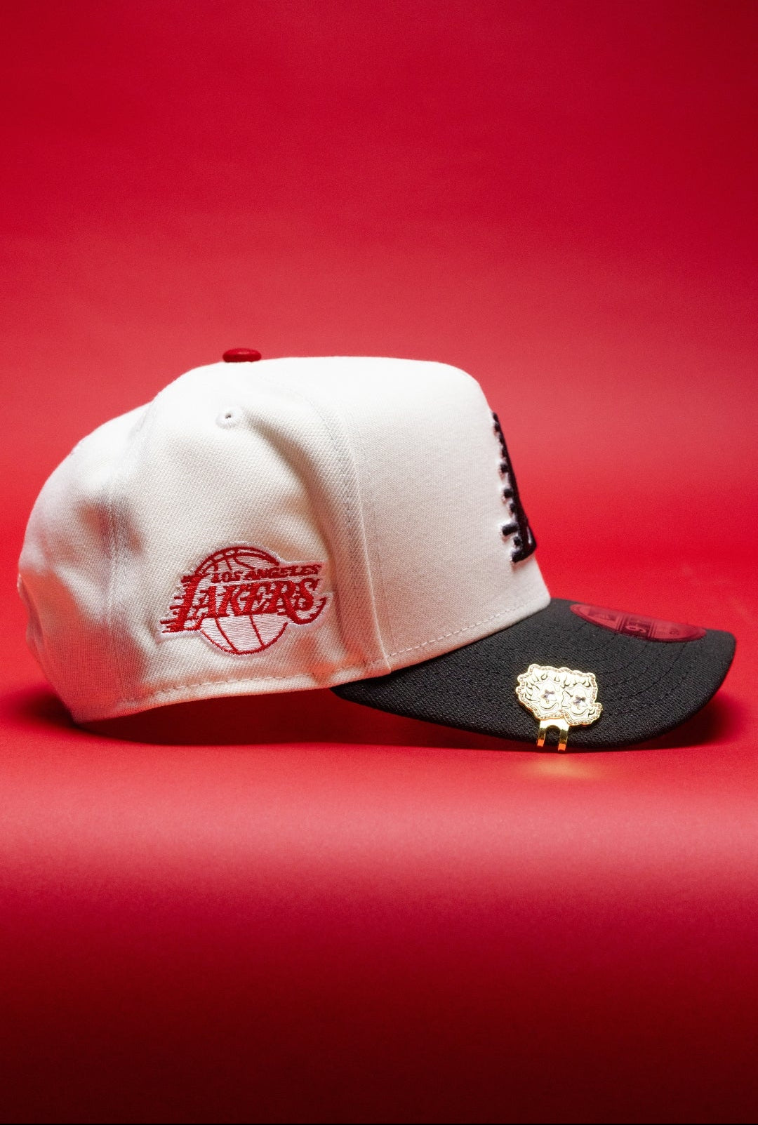 NEW ERA 9FIFTY A-FRAME CHROME/BLACK LOS ANGELES LAKERS SNAPBACK W/ LAKERS LOGO SIDE PATCH