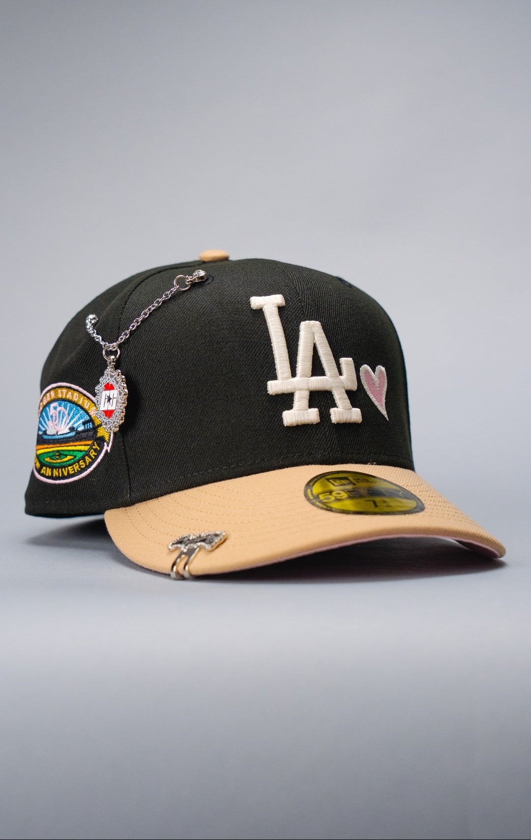 NEW ERA EXCLUSIVE 59FIFTY BLACK/BEIGE LOS ANGELES DODGERS W/ HEART + 50TH ANNIVERSARY SIDE PATCH