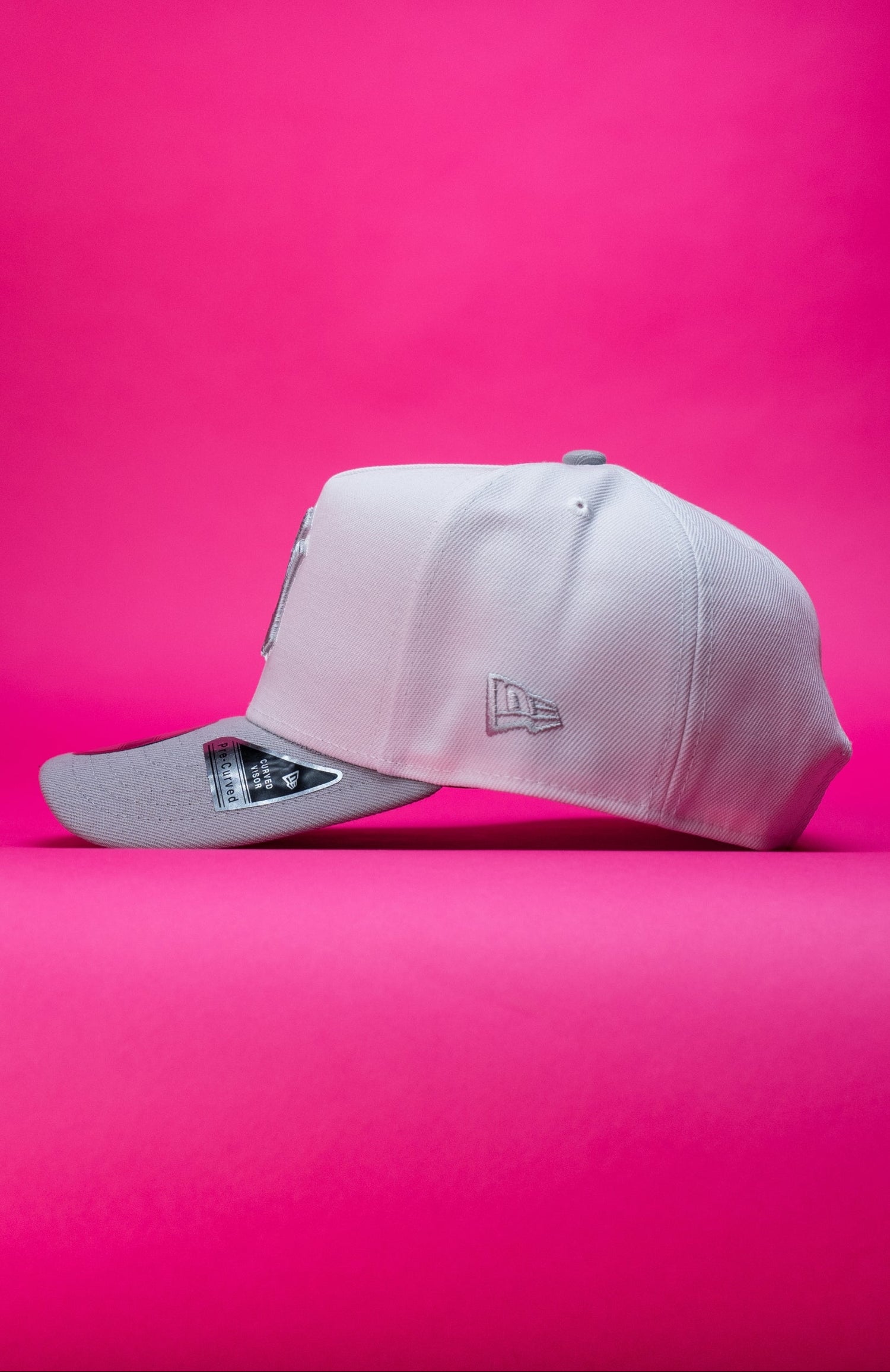 NEW ERA 9FIFTY A-FRAME PEARL WHITE NEW YORK YANKEES SNAPBACK W/ 75TH WORLD SERIES SIDE PATCH