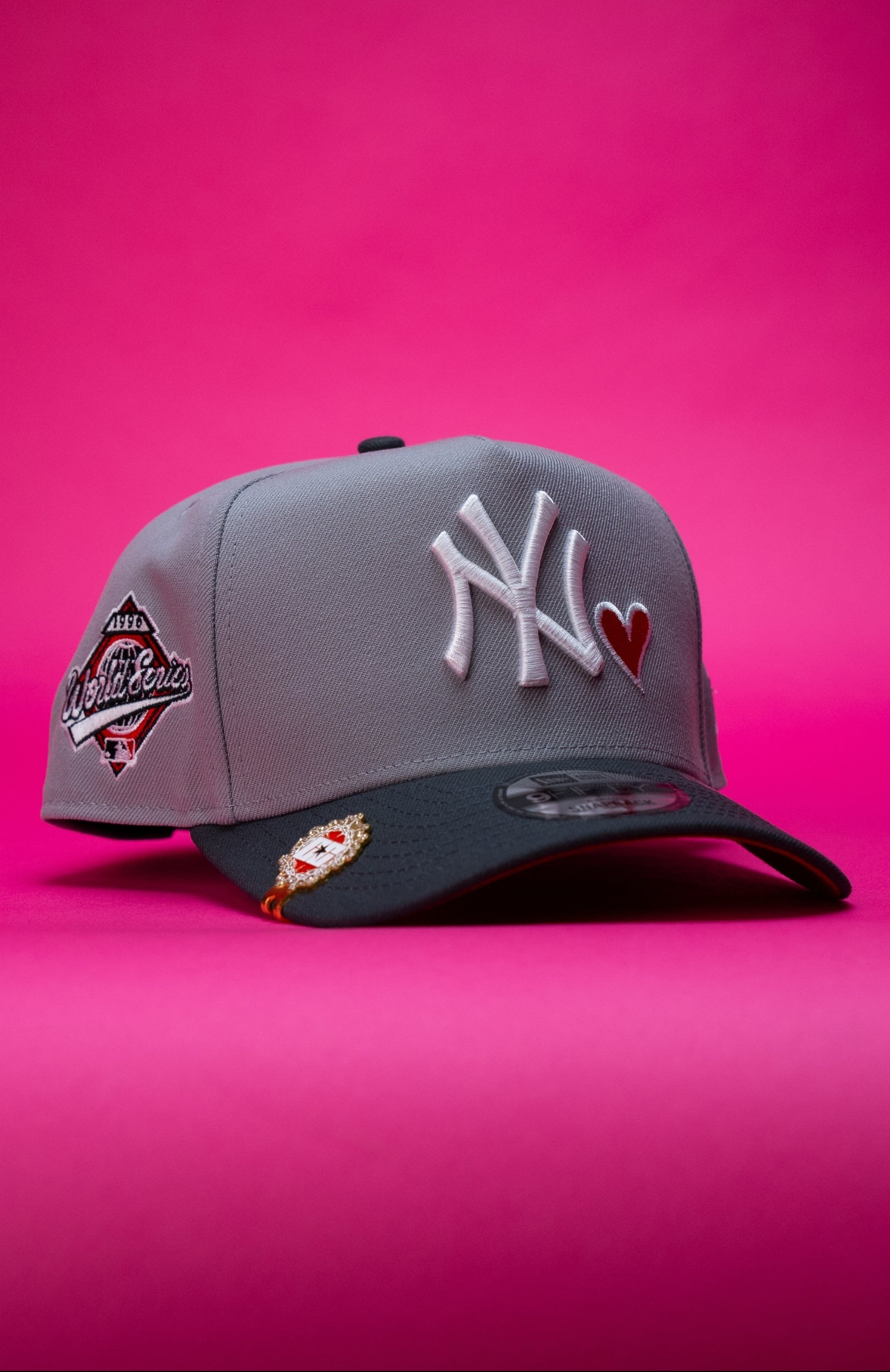 NEW ERA 9FIFTY A-FRAME GREY NEW YORK YANKEES SNAPBACK W/ HEART + 1996 WORLD SERIES SIDE PATCH