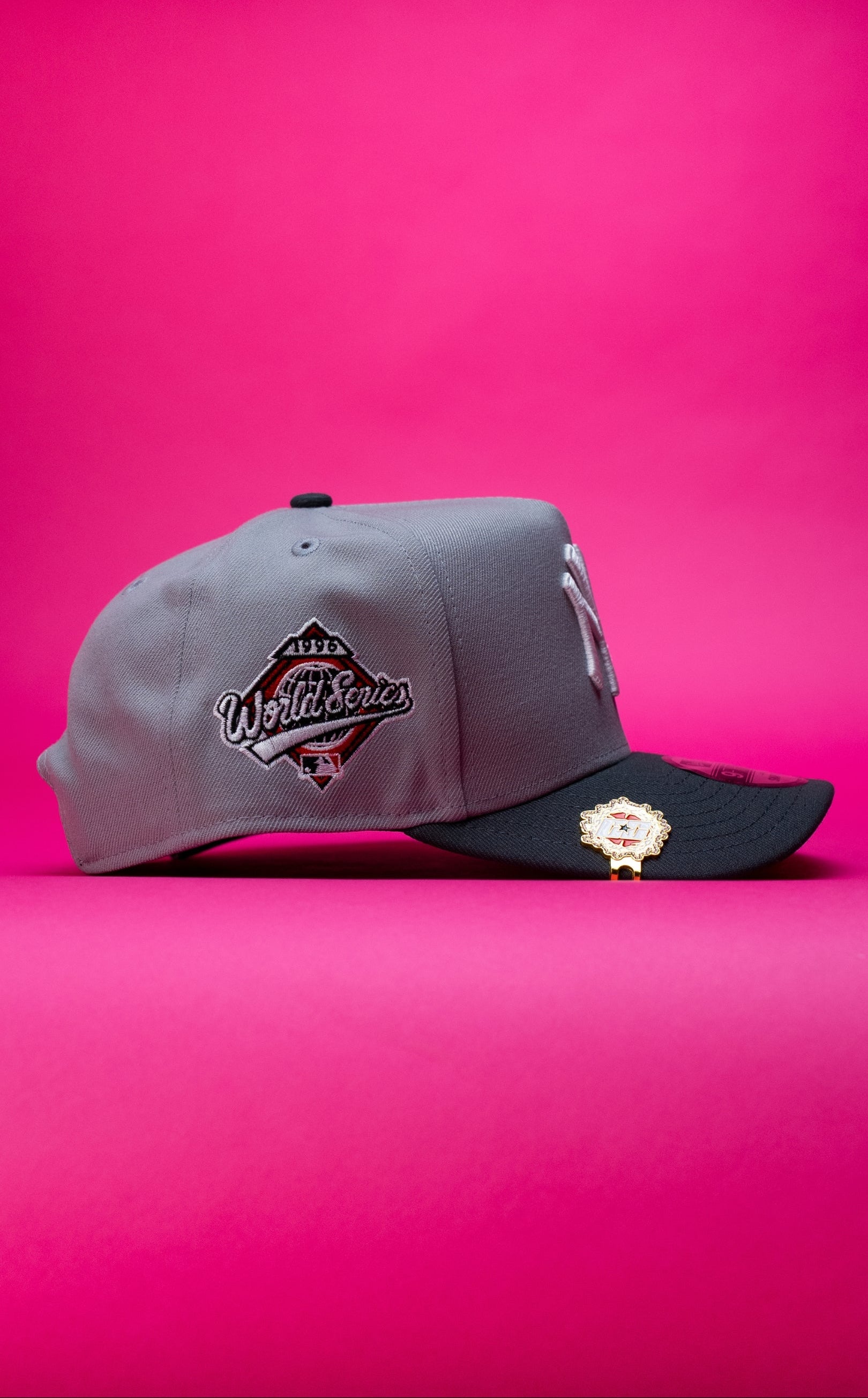 NEW ERA 9FIFTY A-FRAME GREY NEW YORK YANKEES SNAPBACK W/ HEART + 1996 WORLD SERIES SIDE PATCH