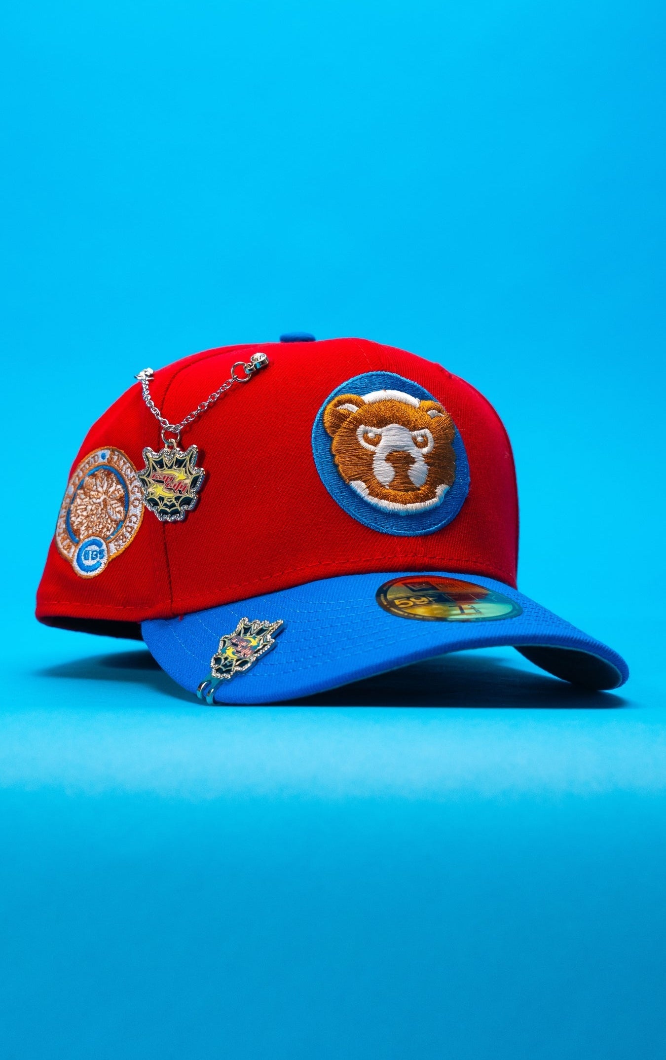 NEW ERA EXCLUSIVE 59FIFTY RED/BLUE CHICAGO CUBS W/ WRIGLEY FIELD SIDE PATCH
