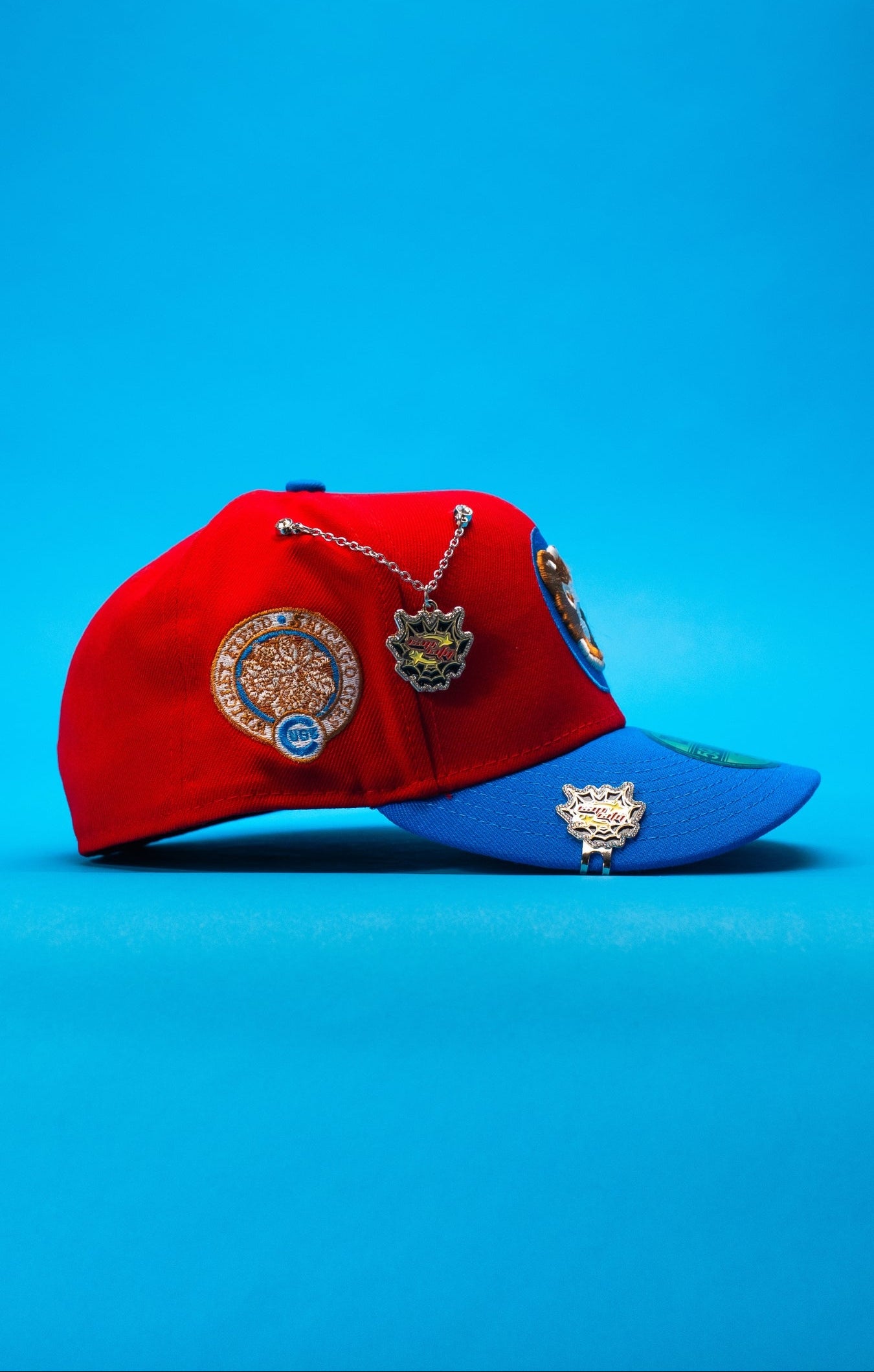 NEW ERA EXCLUSIVE 59FIFTY RED/BLUE CHICAGO CUBS W/ WRIGLEY FIELD SIDE PATCH