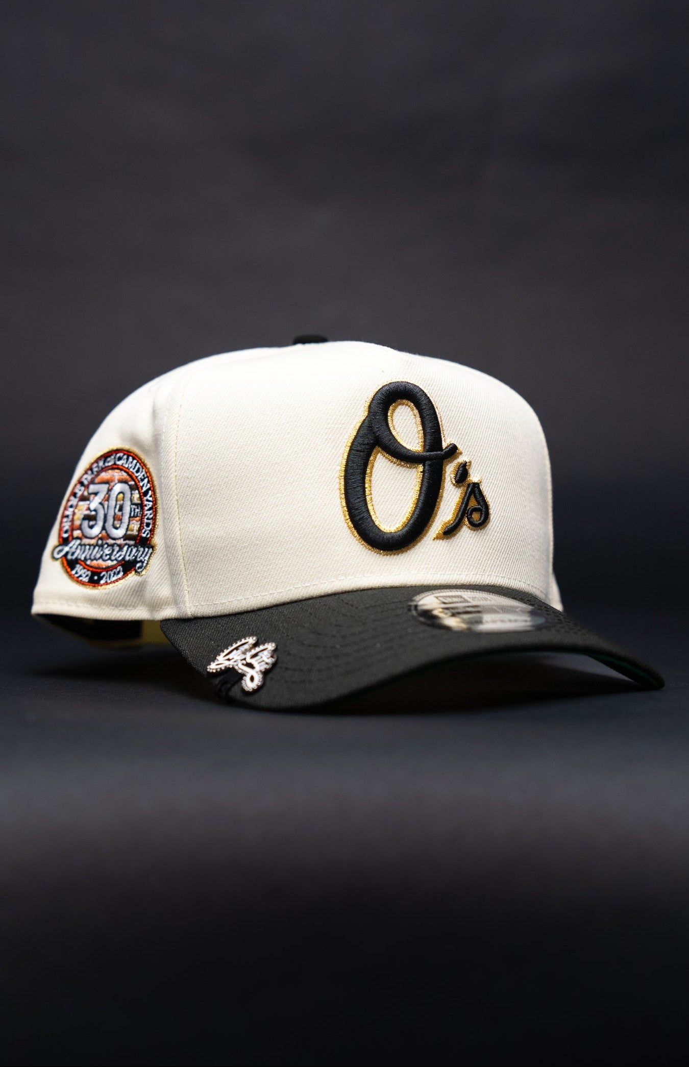 NEW ERA 9FIFTY A-FRAME CHROME/BLACK BALTIMORE ORIOLES W/ 30TH ANNIVERS
