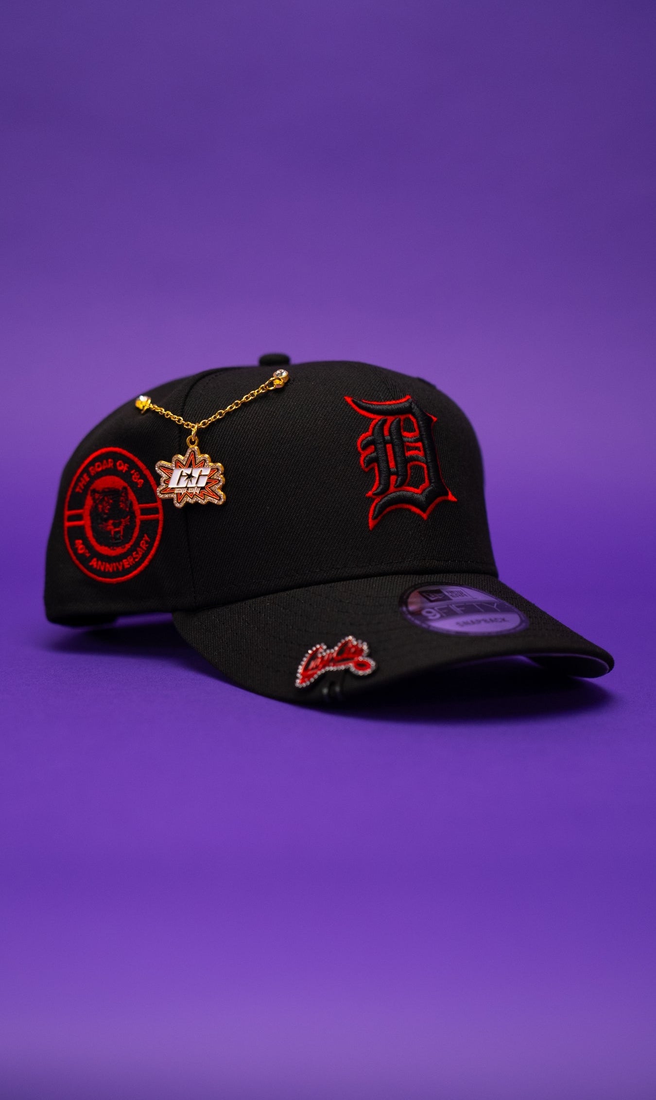 NEW ERA EXCLUSIVE 9FIFTY BLACKED OUT DETROIT TIGERS SNAPBACK W/ 40TH ANNIVERSARY SIDE PATCH