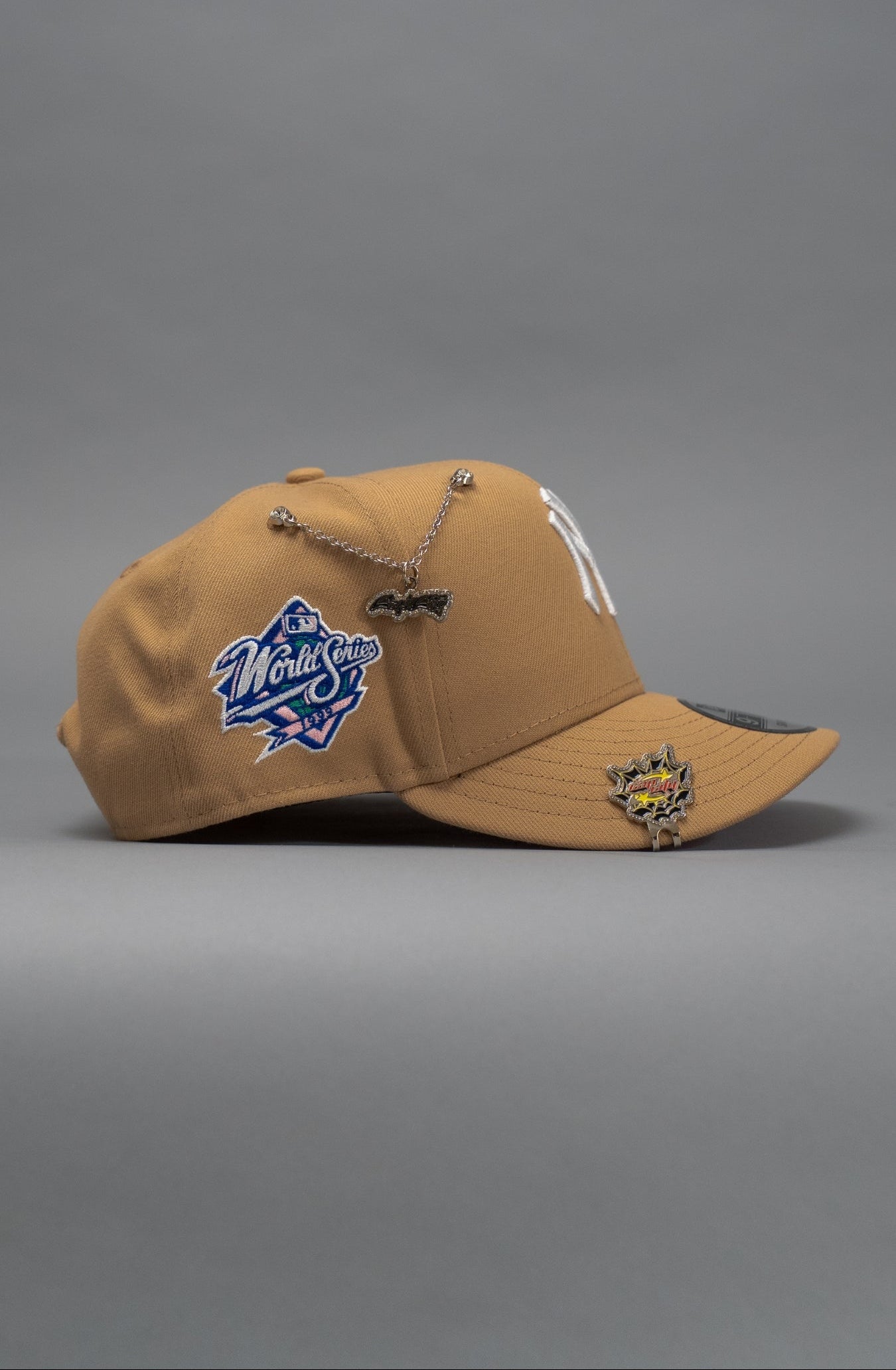 NEW ERA EXCLUSIVE 9FIFTY BEIGE NEW YORK YANKEES SNAPBACK W/ ROSE + WORLD SERIES SIDE PATCH