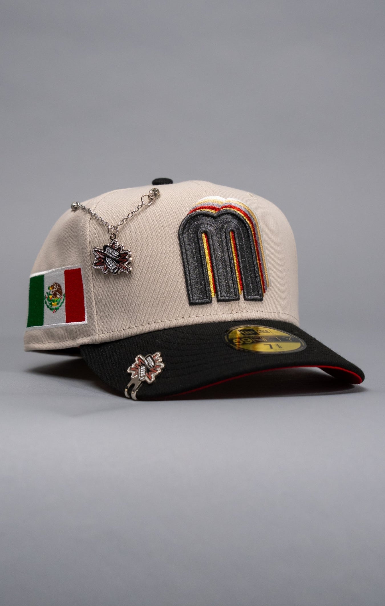 NEW ERA EXCLUSIVE 59FIFTY LIGHT GREY/BLACK MEXICO 2025 WORLD BASEBALL CLASSIC W/ MEXICO FLAG SIDE PATCH